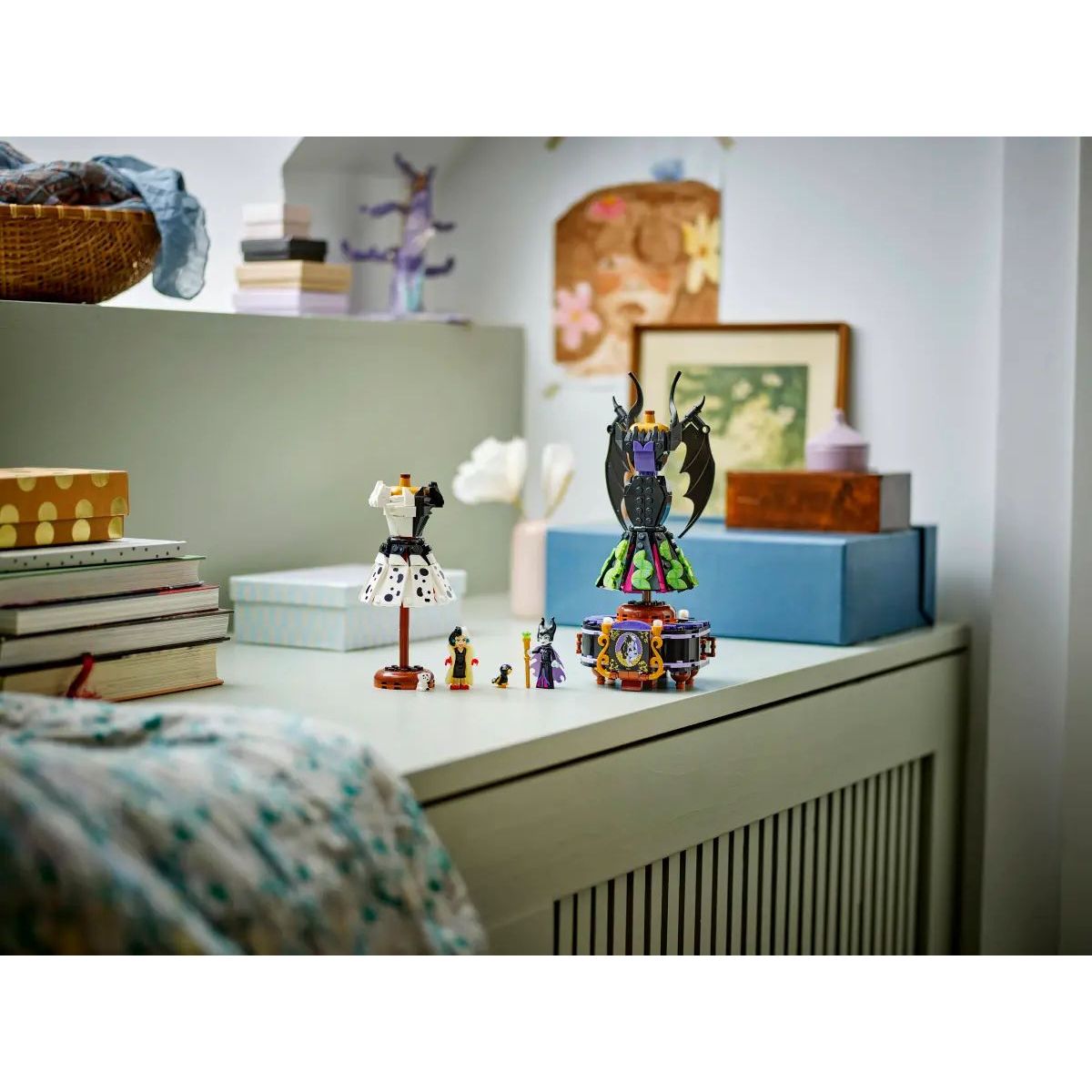 Конструктор LEGO Disney Платья Малефисенты и Круэллы 524 дет. - фото 6