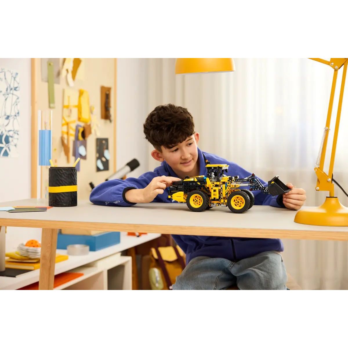 Конструктор LEGO Technic Электрический погрузчик 973 дет. - фото 9