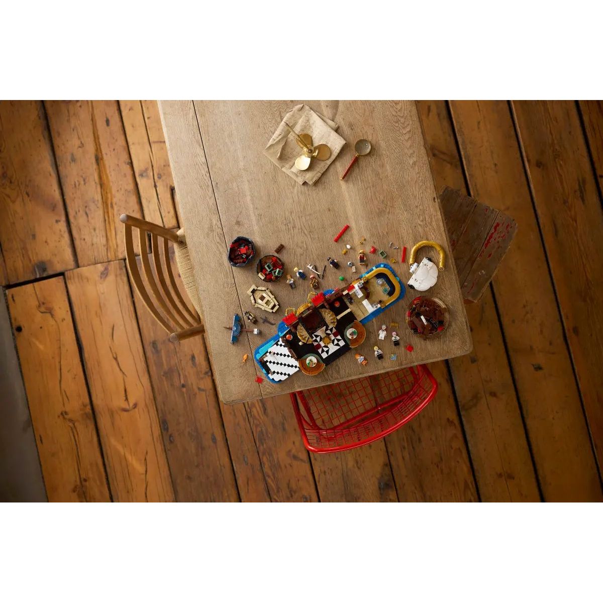 Конструктор LEGO Disney Плавучий ресторан Барати 3402 дет. - фото 12