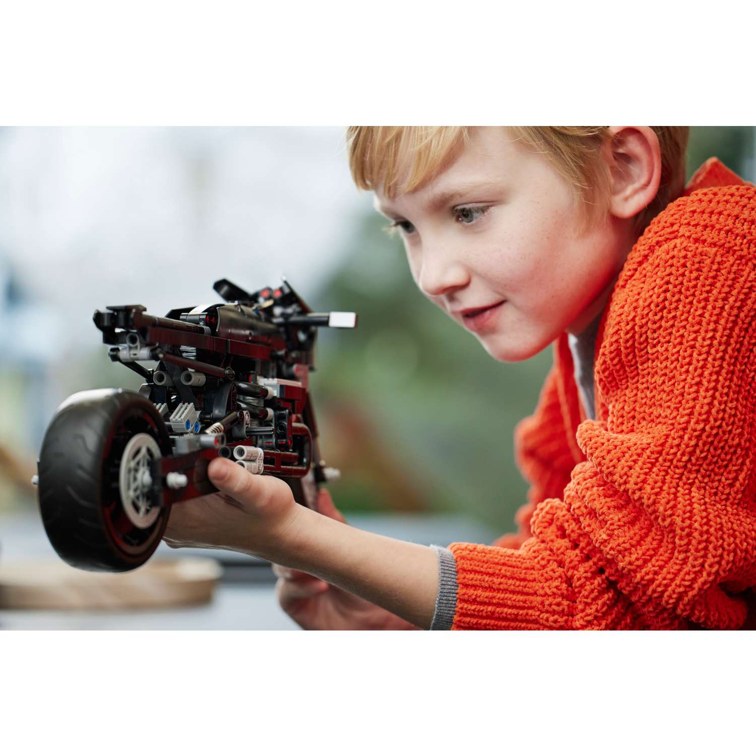 Конструктор LEGO Technic The Batman Batcycle 641 дет. - фото 11