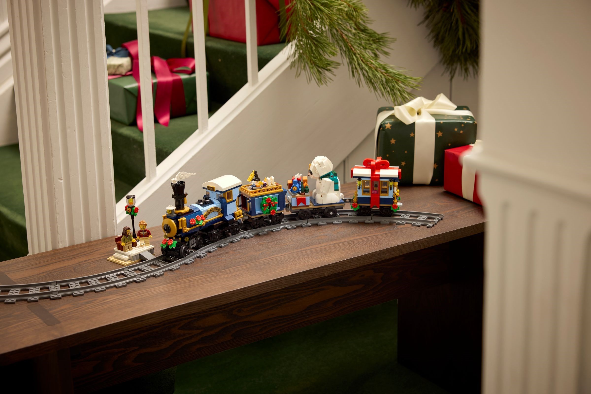 Конструктор LEGO Icons 10361 956 дет. - фото 9