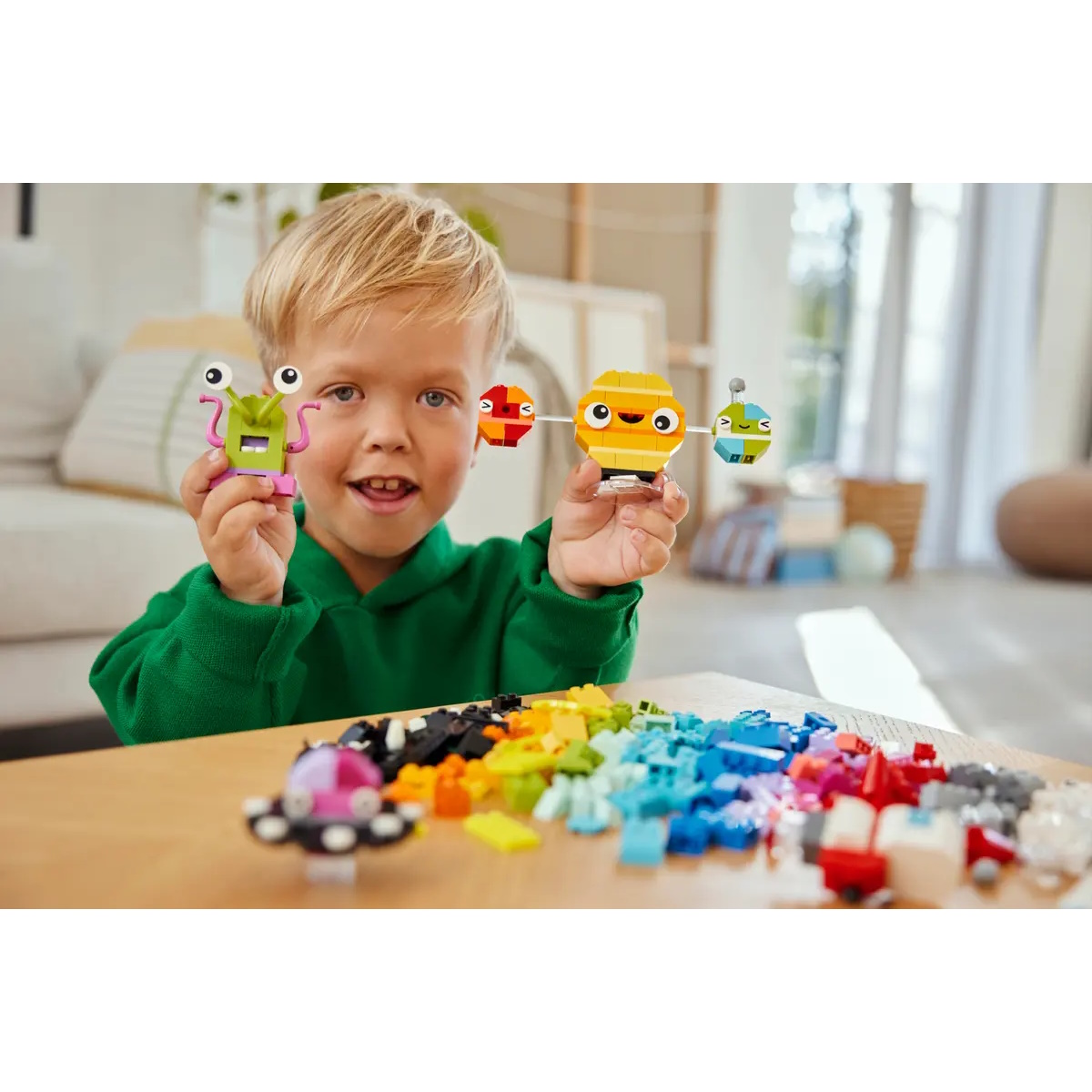Конструктор LEGO Classic Креативные космические планеты 450 дет. - фото 15