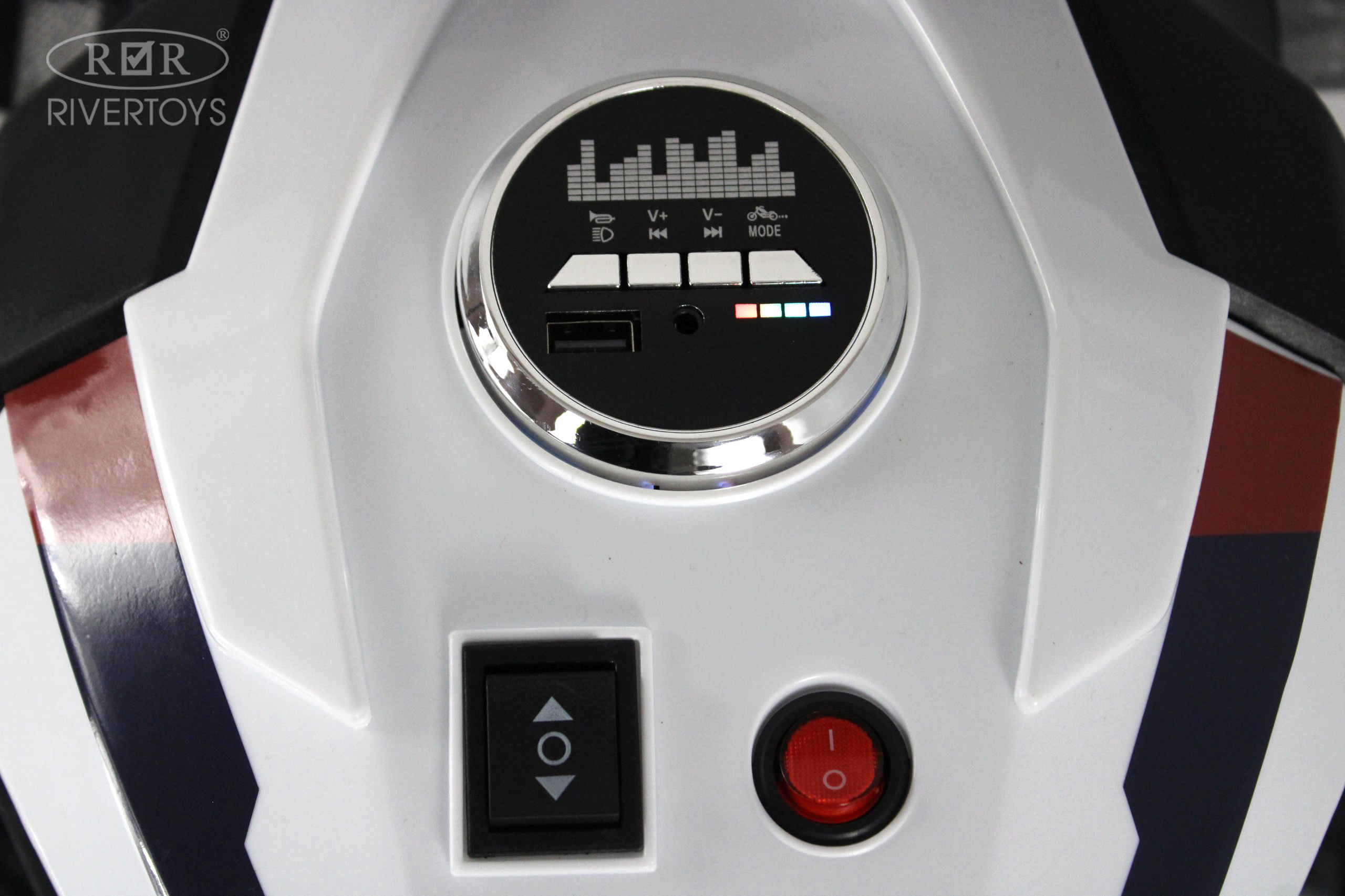 Электромобиль RIVERTOYS K808AM-WHITE - фото 6