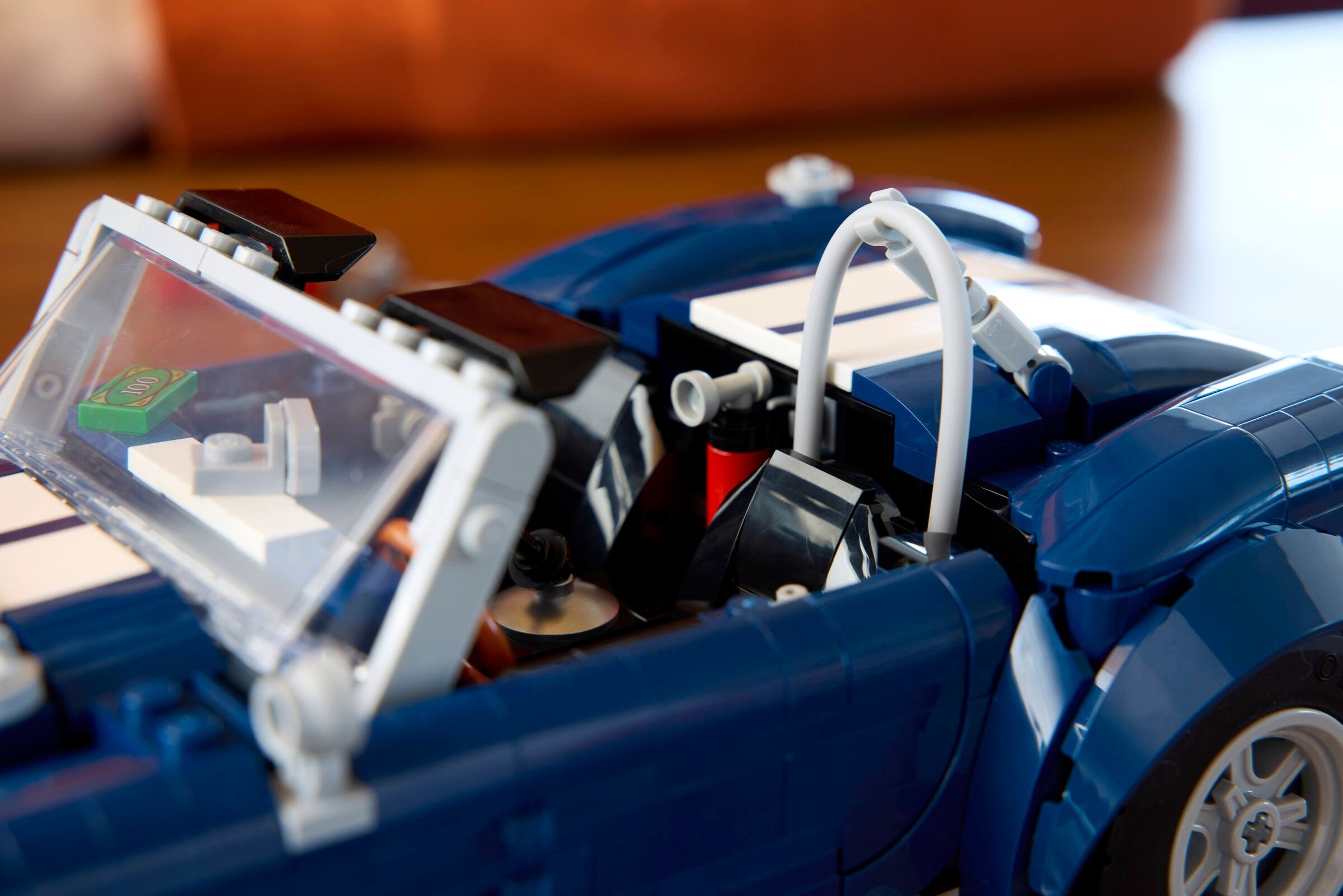 Конструктор LEGO Icons 10357 1241 дет. - фото 4