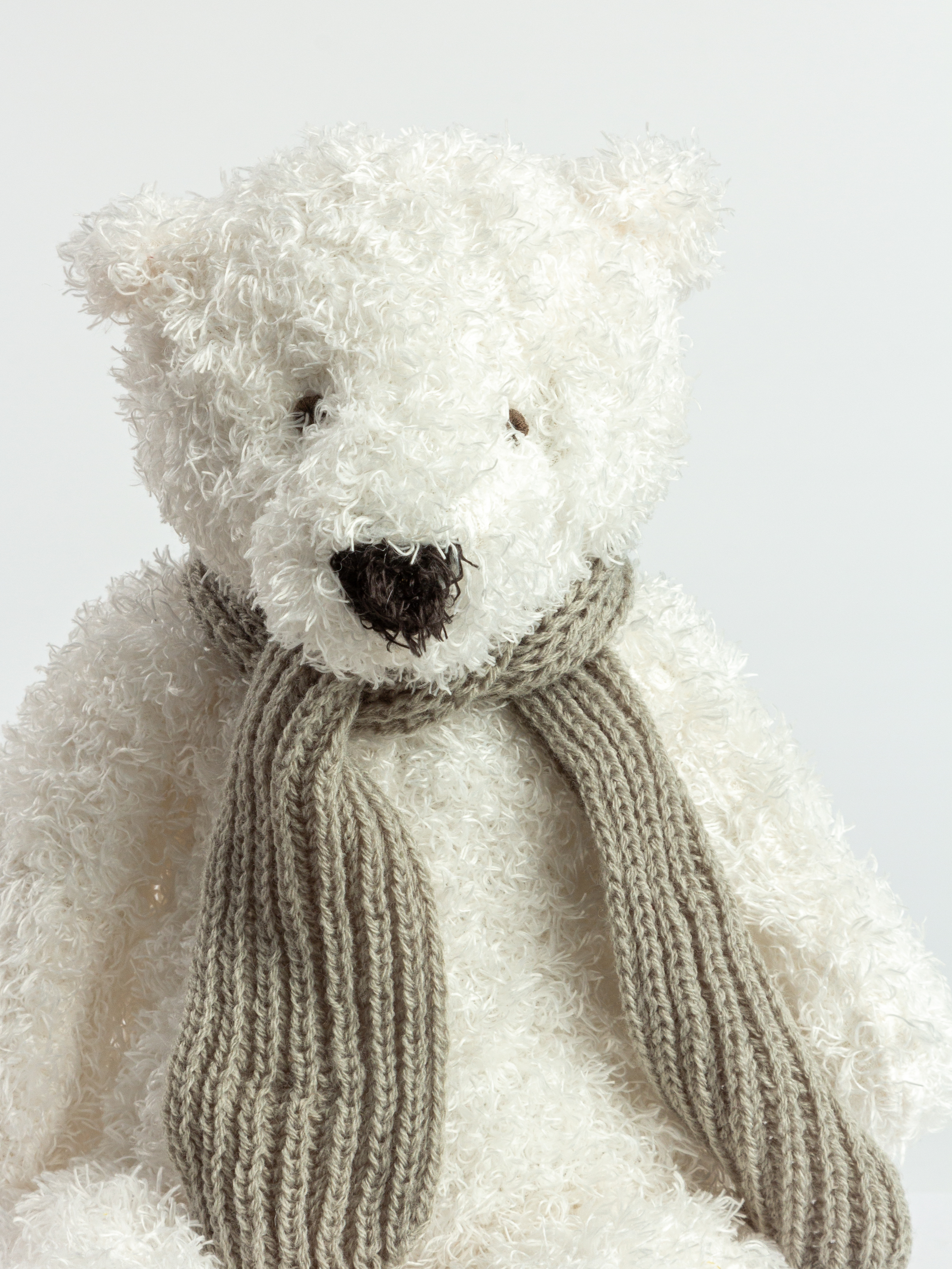 Мягкая игрушка Gulliver Мишка белый в шарфе 30 см - фото 3