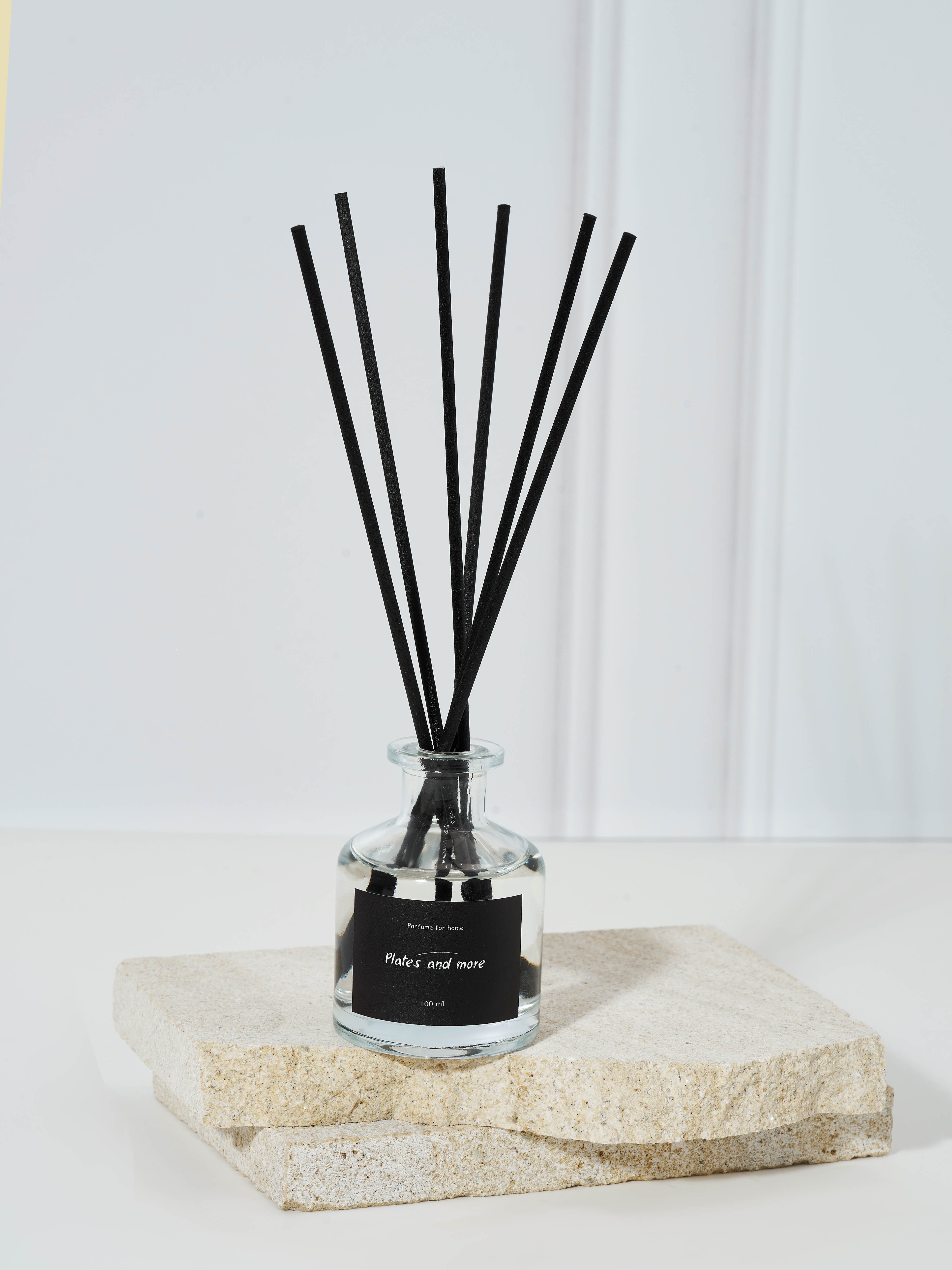 Диффузор для дома с палочками Plates and More Личи и инжир 100 мл - фото 1