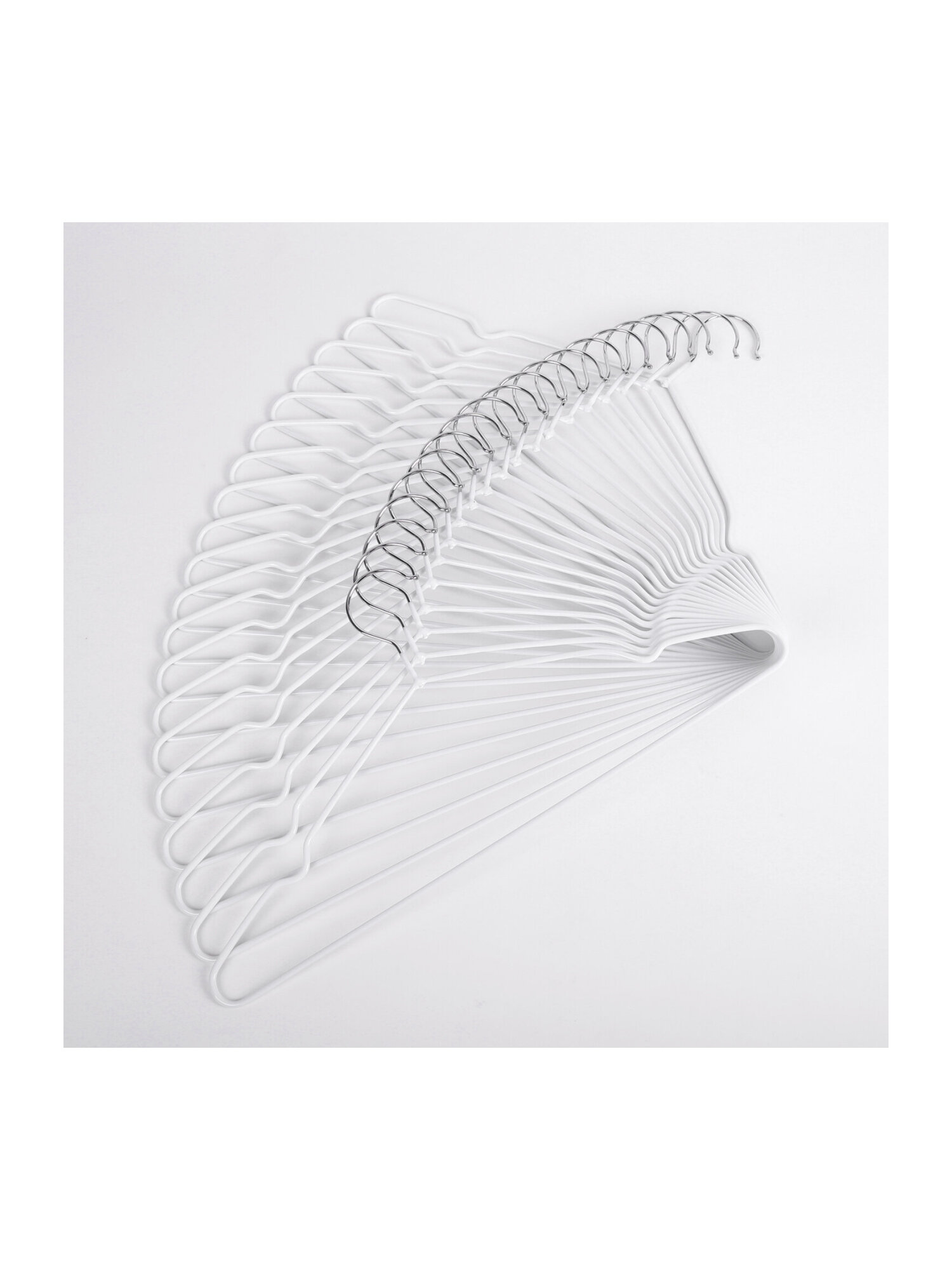 Вешалки-плечики Brabix для хранения одежды р48-50 металл антискользящие - фото 10