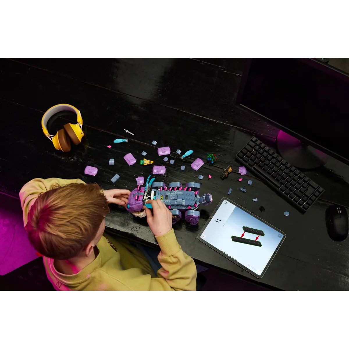 Конструктор LEGO Fortnite Кломбо 1084 дет. - фото 7
