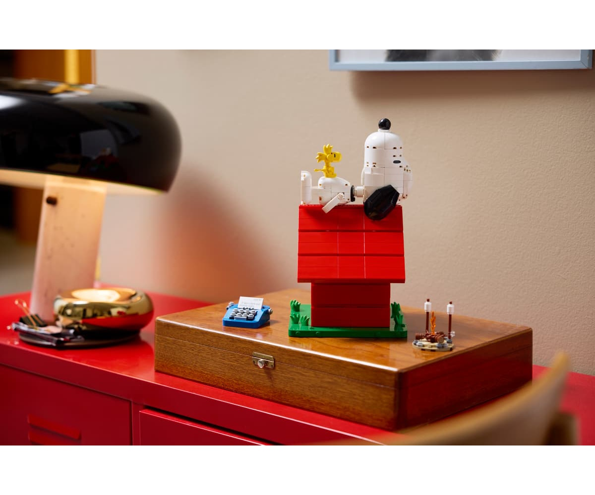 Конструктор LEGO Ideas Собачья будка Снупи 964 дет. - фото 10