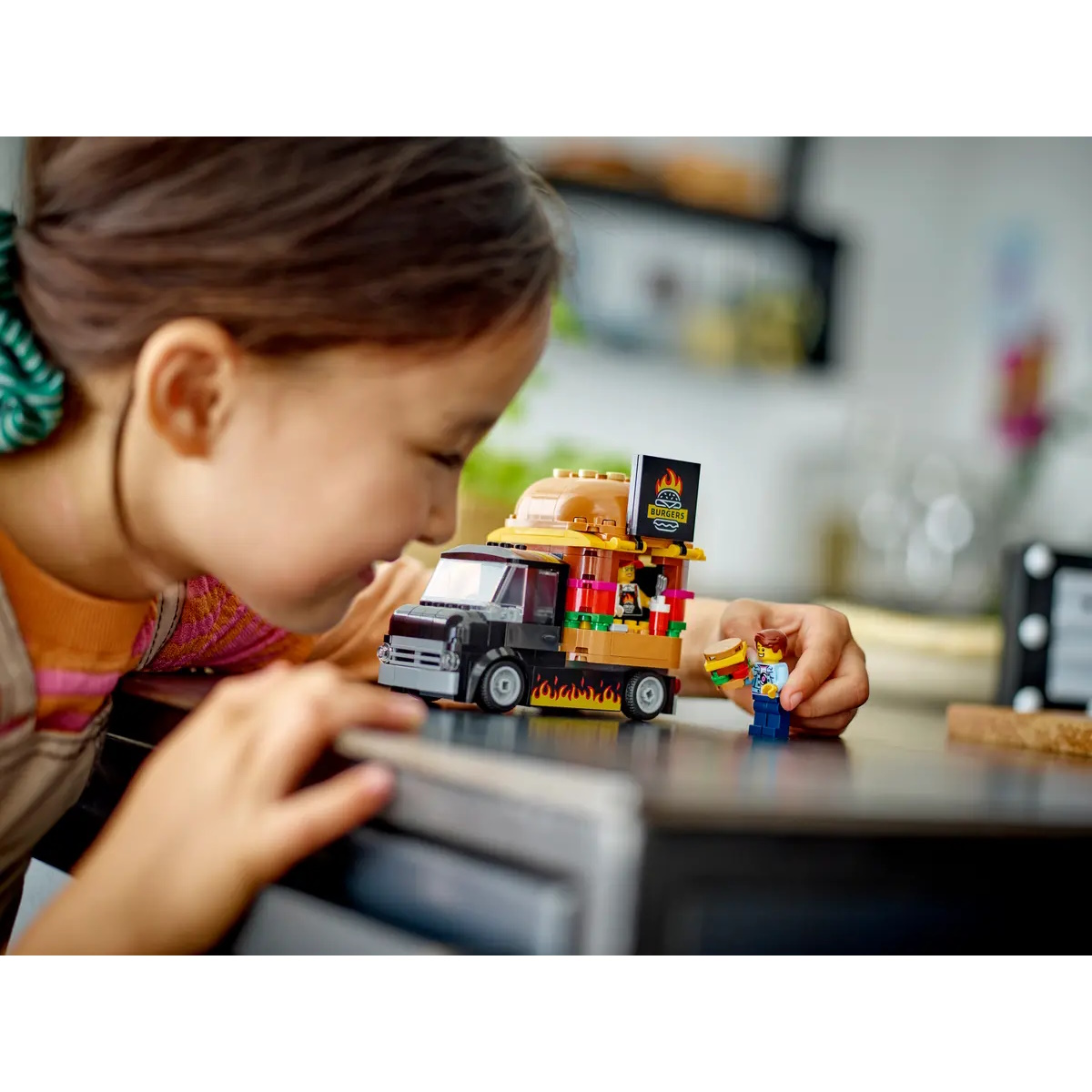 Конструктор LEGO City Бургер Трак блочный - фото 7