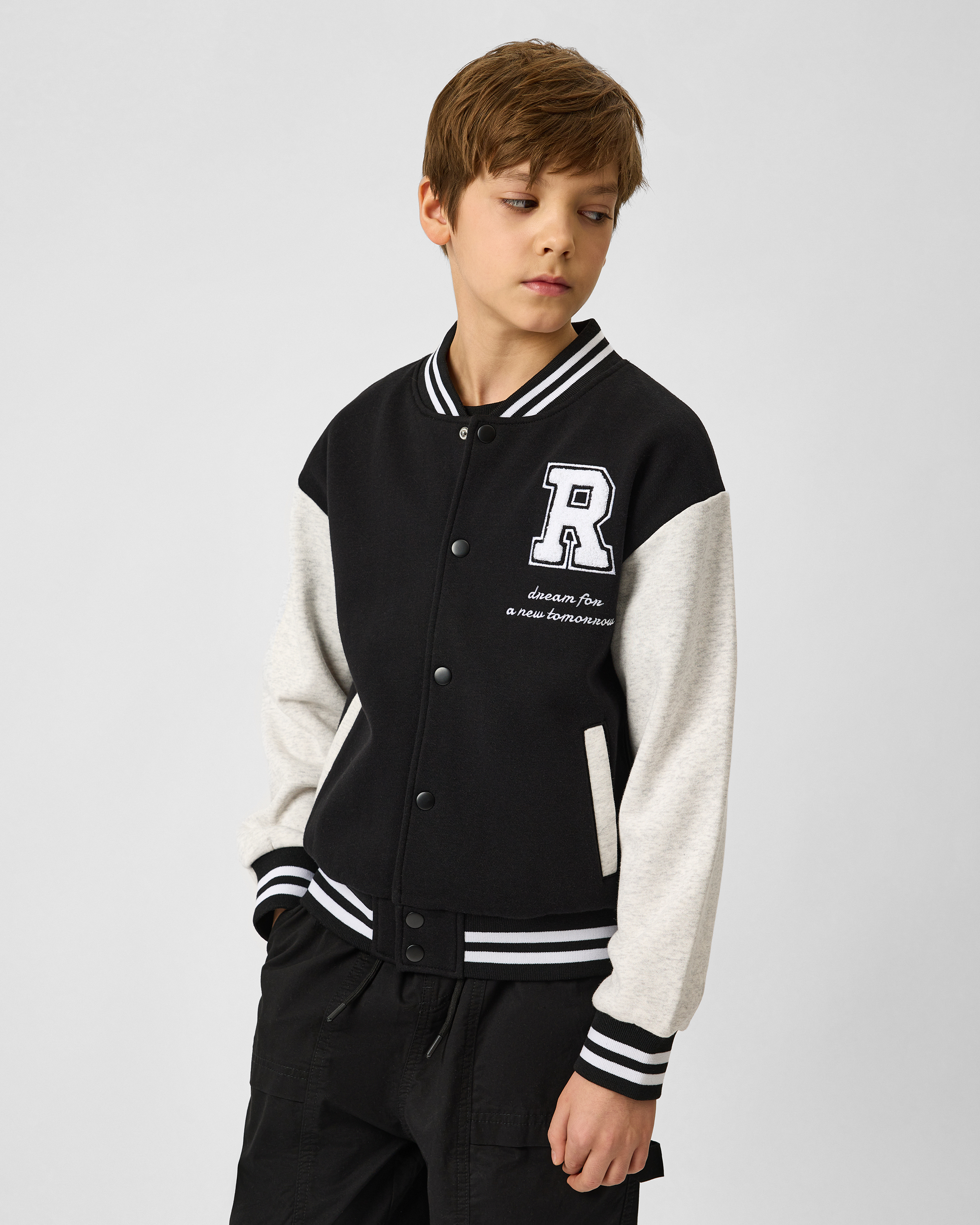 Изображение товара Стильный тёплый бомбер Futurino для мальчика в чёрном цвете