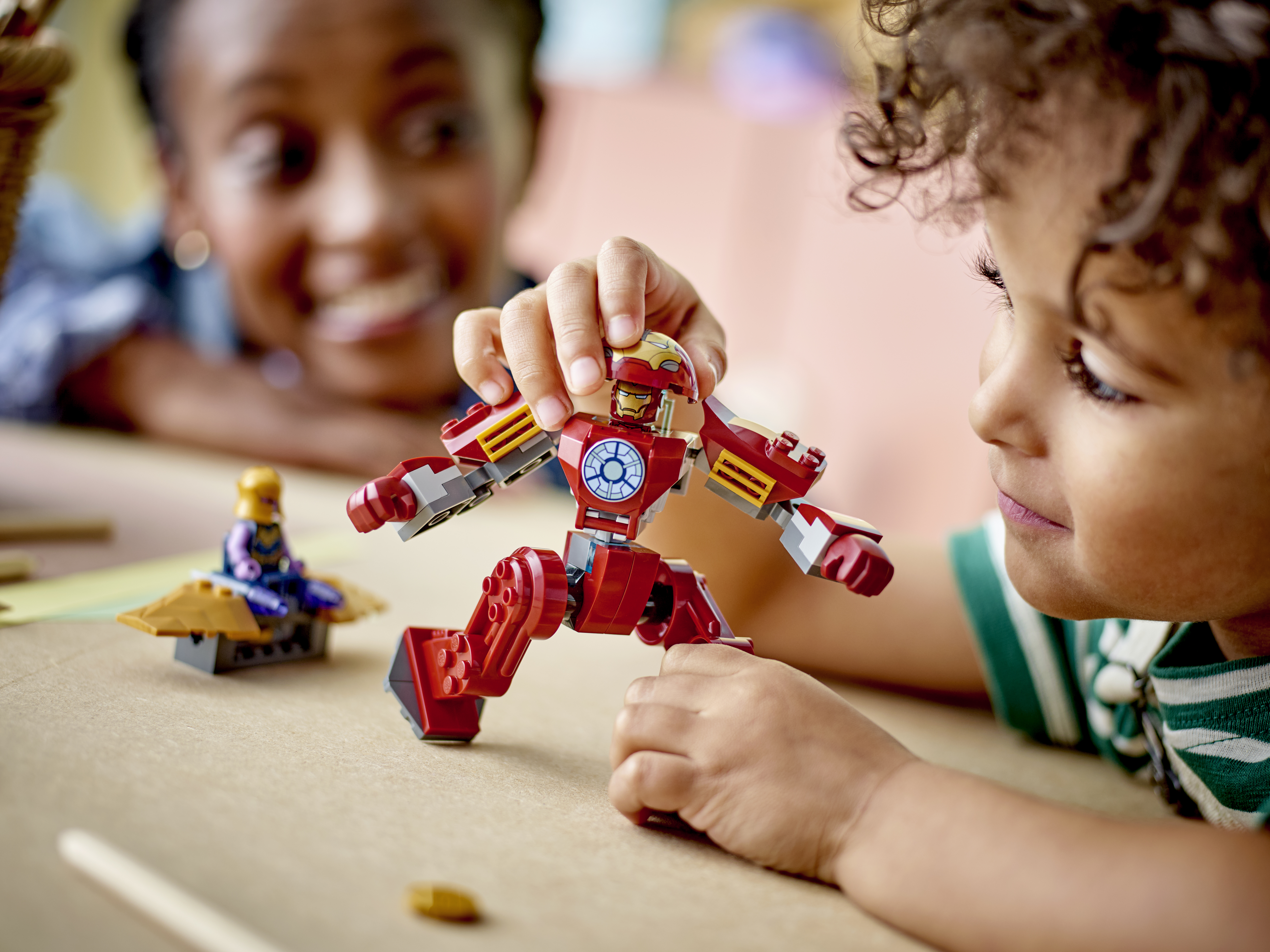 Конструктор LEGO Marvel Super Heroes Iron Man Hulkbuster vs Thanos 66 дет. - фото 15