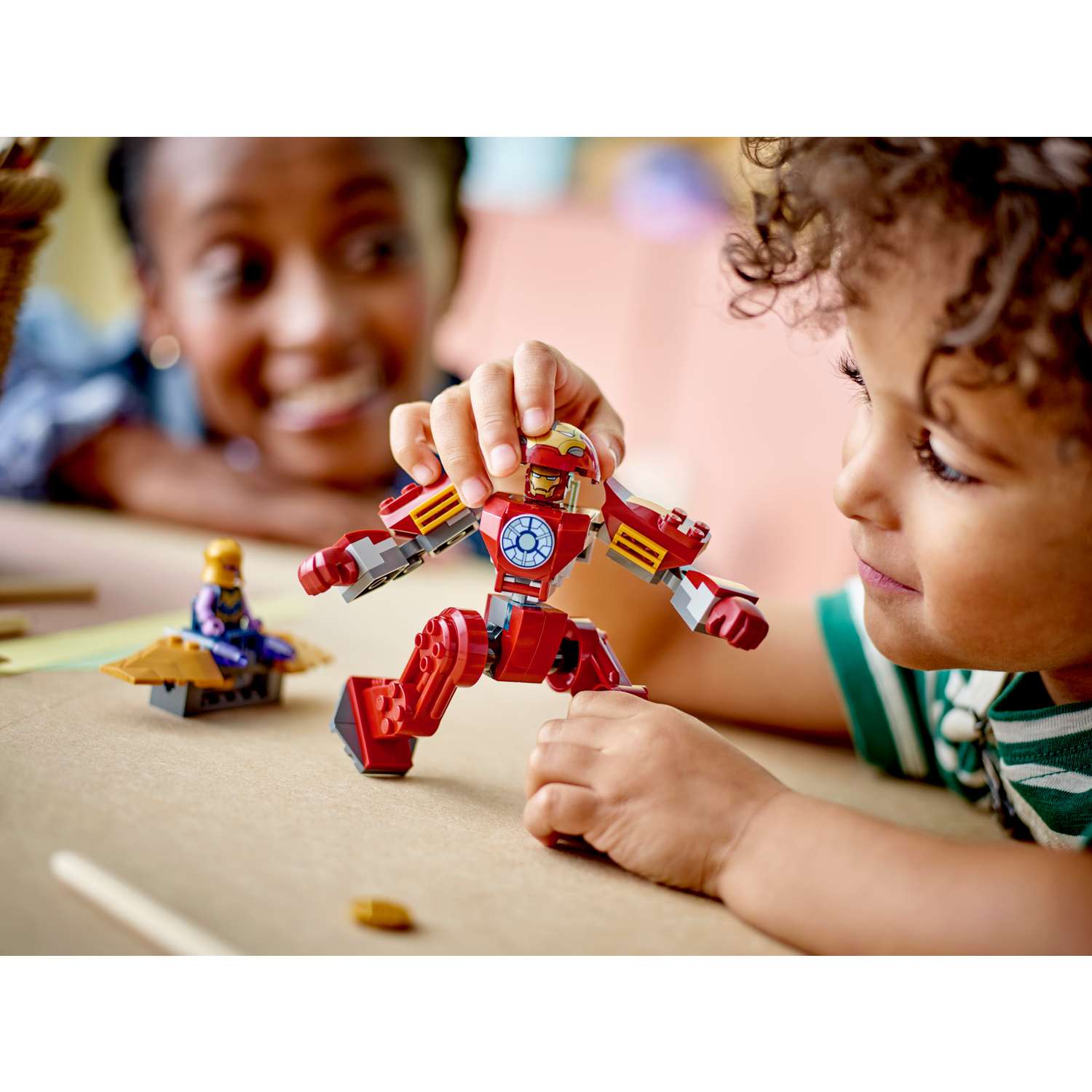 Конструктор LEGO Marvel Super Heroes Iron Man Hulkbuster vs Thanos 66 дет. - фото 15