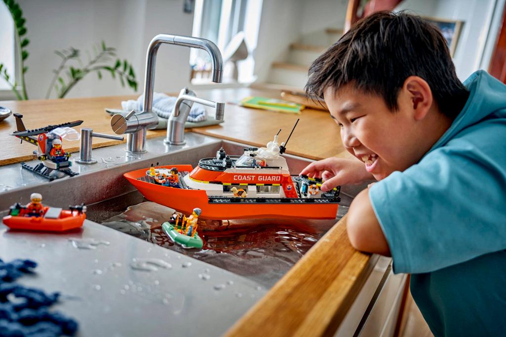 Конструктор LEGO City 60504 742 дет. - фото 6
