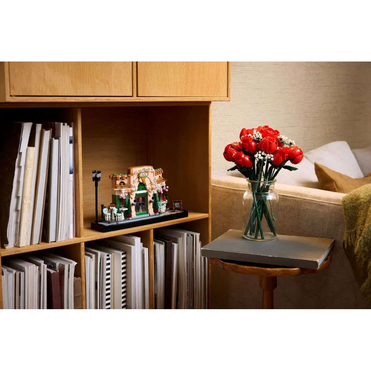 Конструктор LEGO Icons Французское кафе 1101 дет. - фото 8