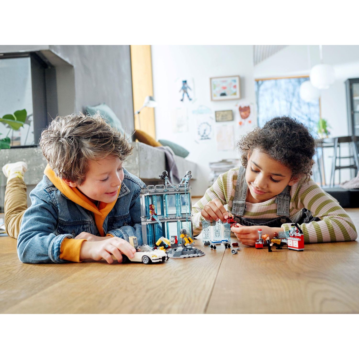 Конструктор LEGO Marvel Super Heroes Iron Man Armory 496 дет. - фото 7