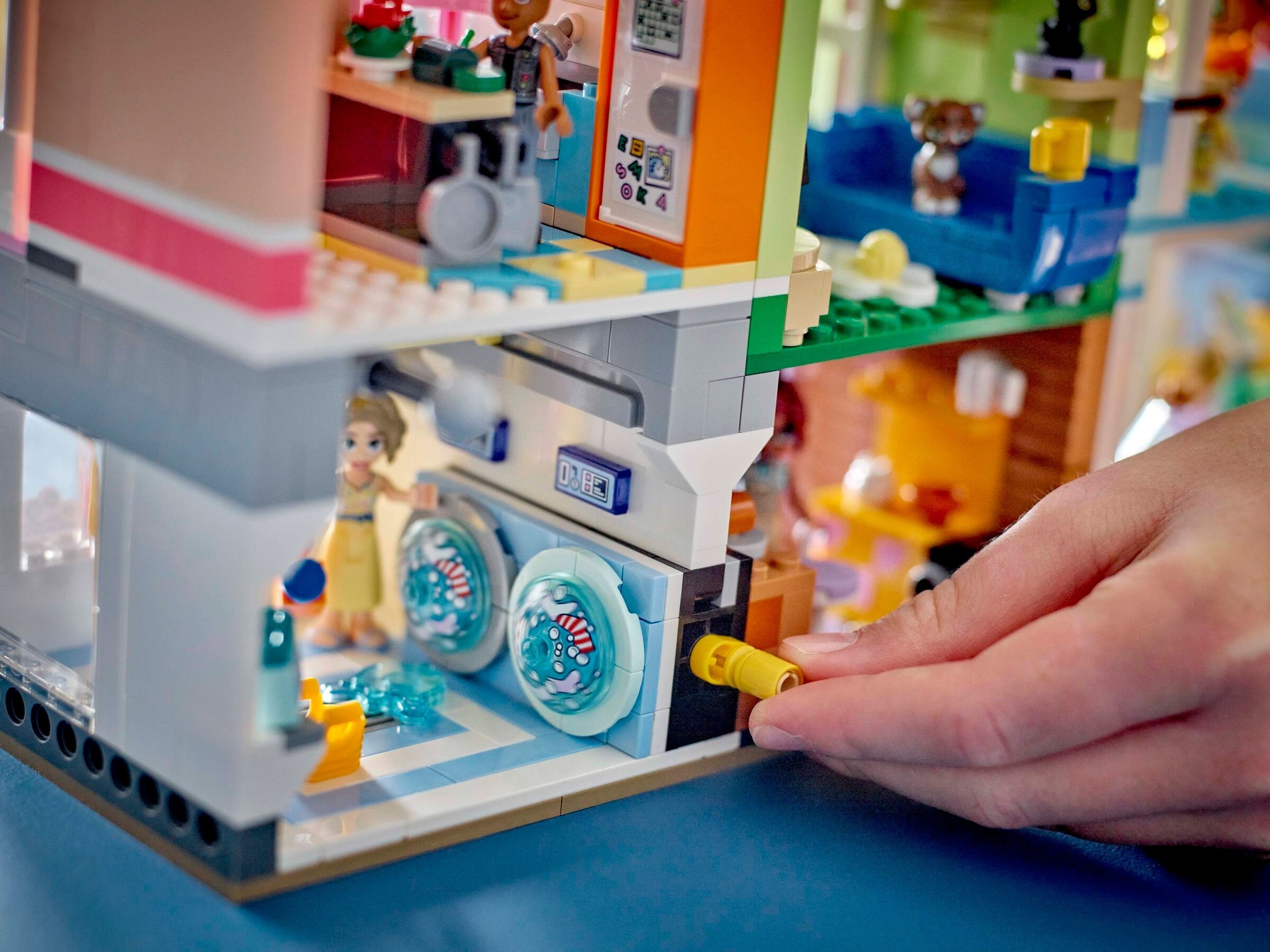 Конструктор LEGO Friends 42670 2040 дет. - фото 4