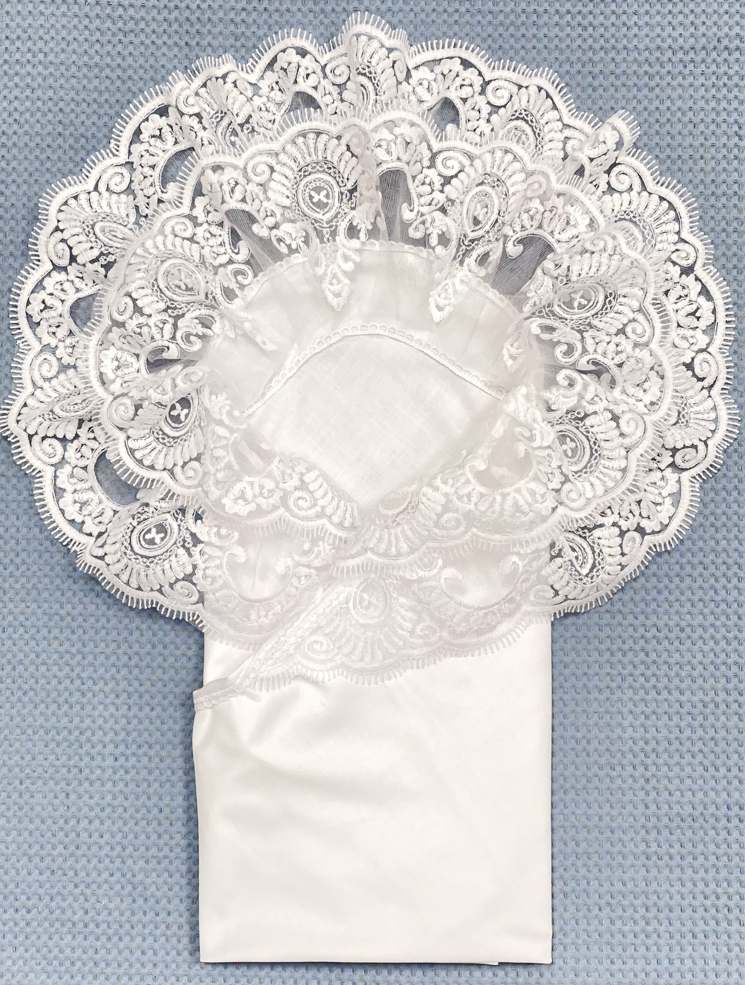 Конверт на выписку Делоникс Пеленка уголок с кружевом белый - фото 1