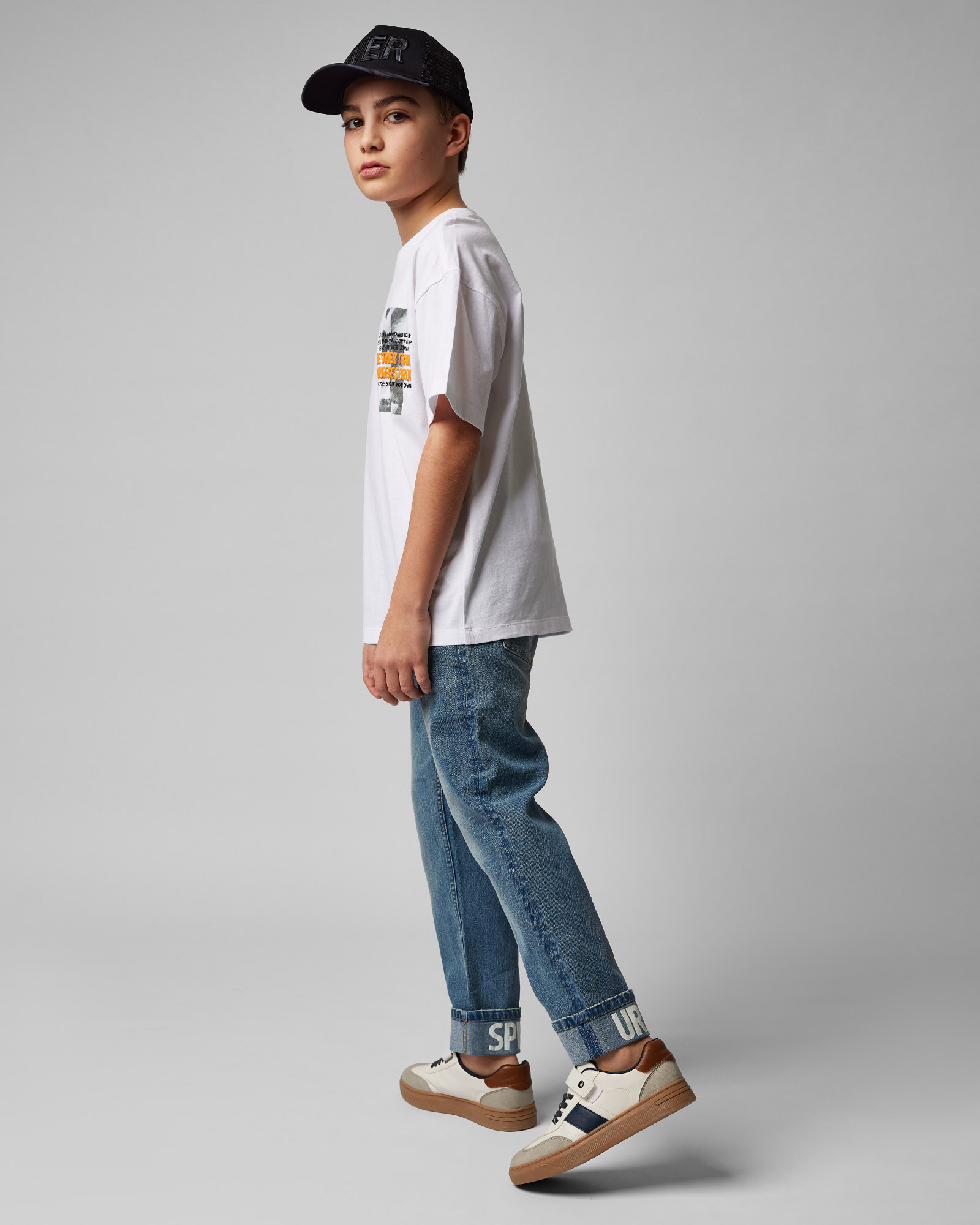 Изображение товара Джинсы Futurino для мальчика 140 с надписями на отворотах