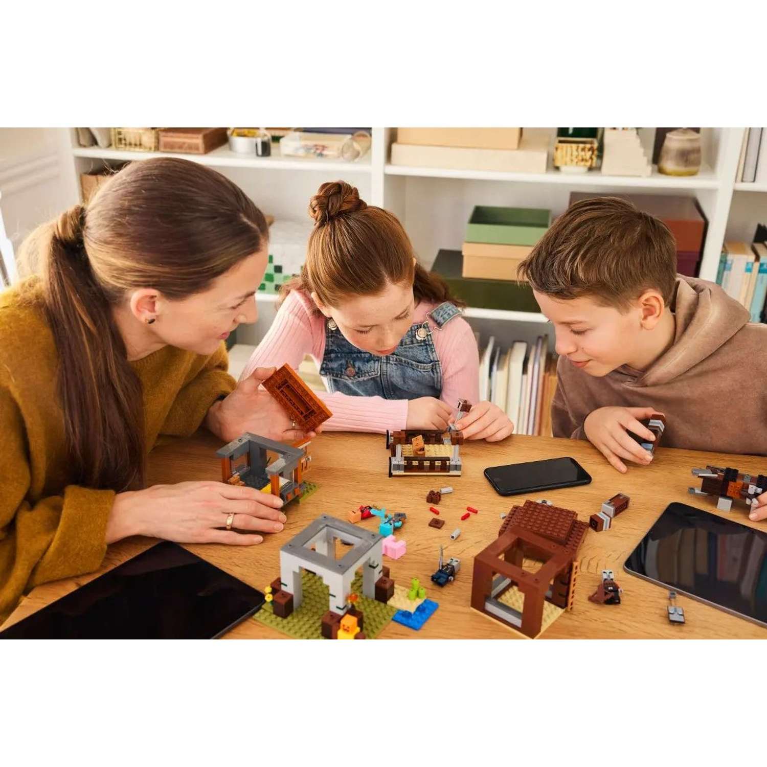 Конструктор LEGO Minecraft Форпост мародеров 665 дет. - фото 9
