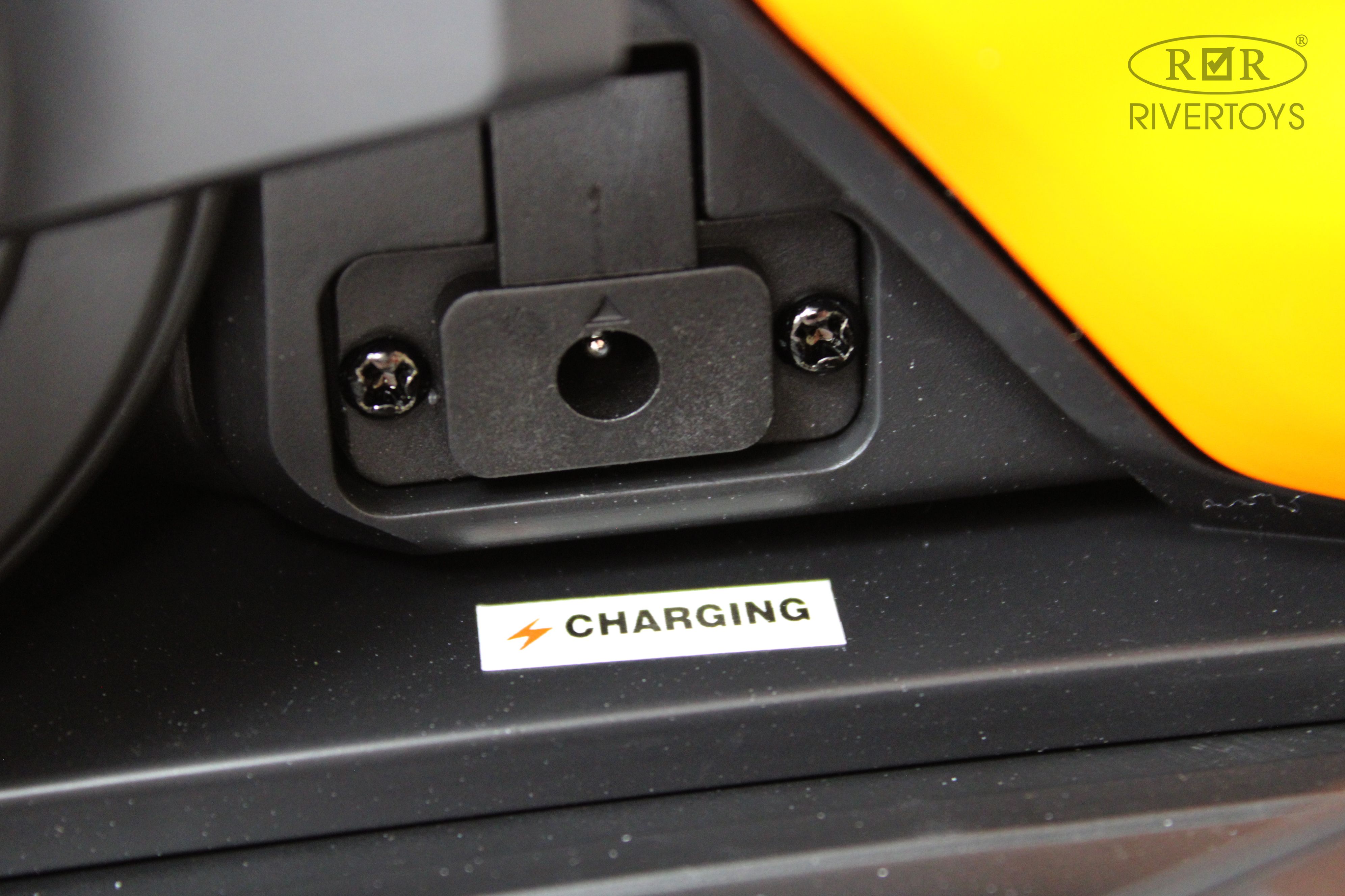 Электромобиль RIVERTOYS K002PX-YELLOW - фото 6