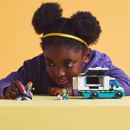 Конструктор LEGO City Машина скорой помощи блочный