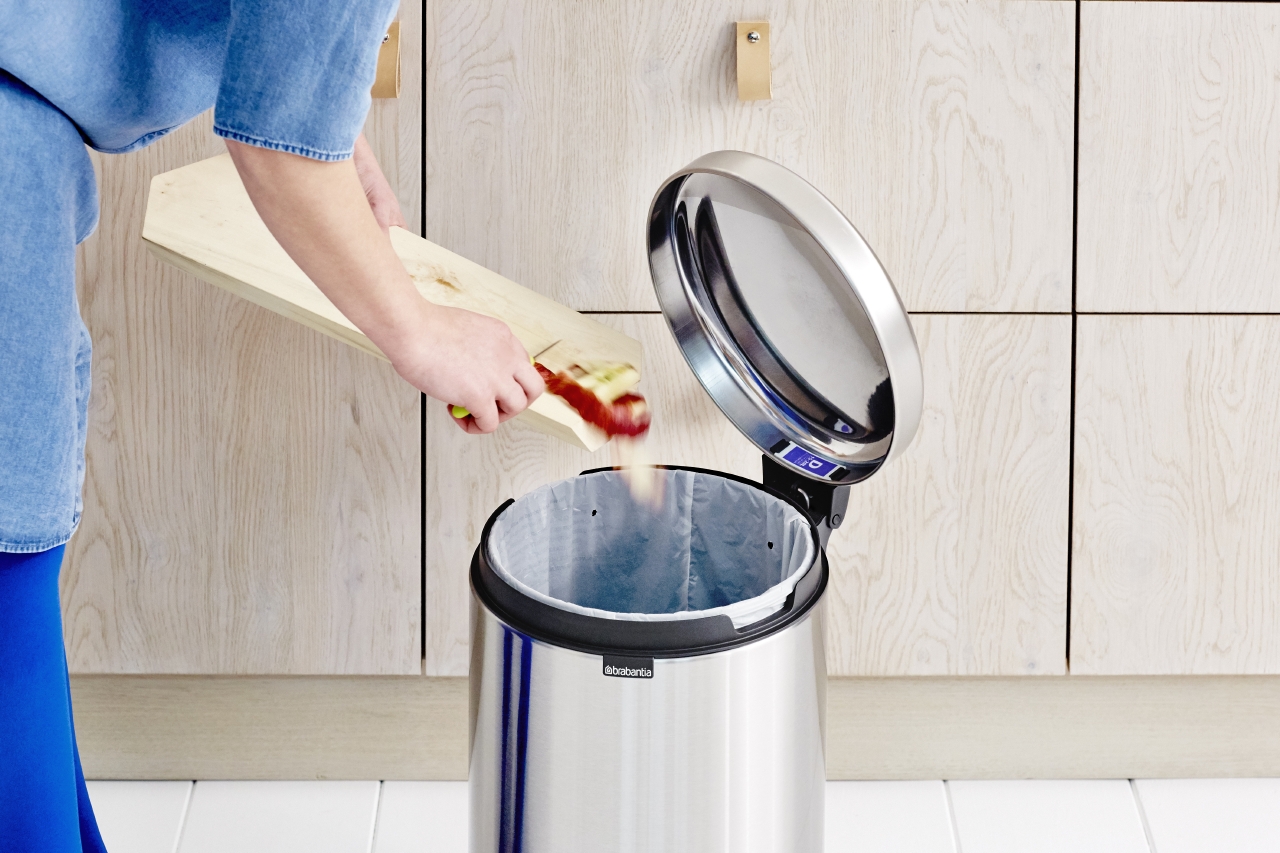 Бак мусорный Brabantia NewIcon с педалью стальной матовый FPP 20л 111907 - фото 6