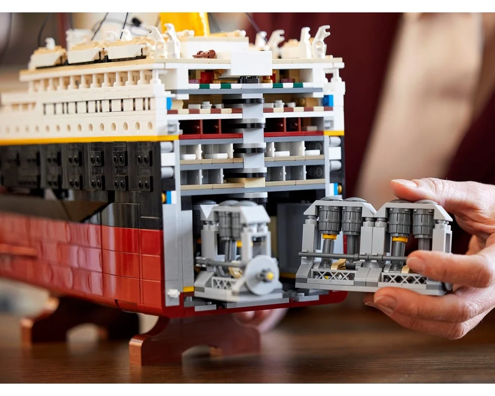 Конструктор LEGO Creator Expert 10294 9090 дет. - фото 36