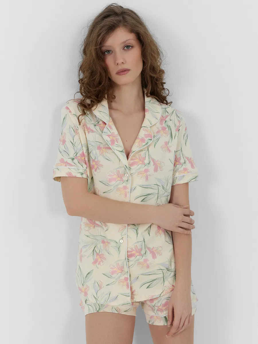Изображение товара Женская пижама Mark Formelle с шортами и рубашкой из хлопка
