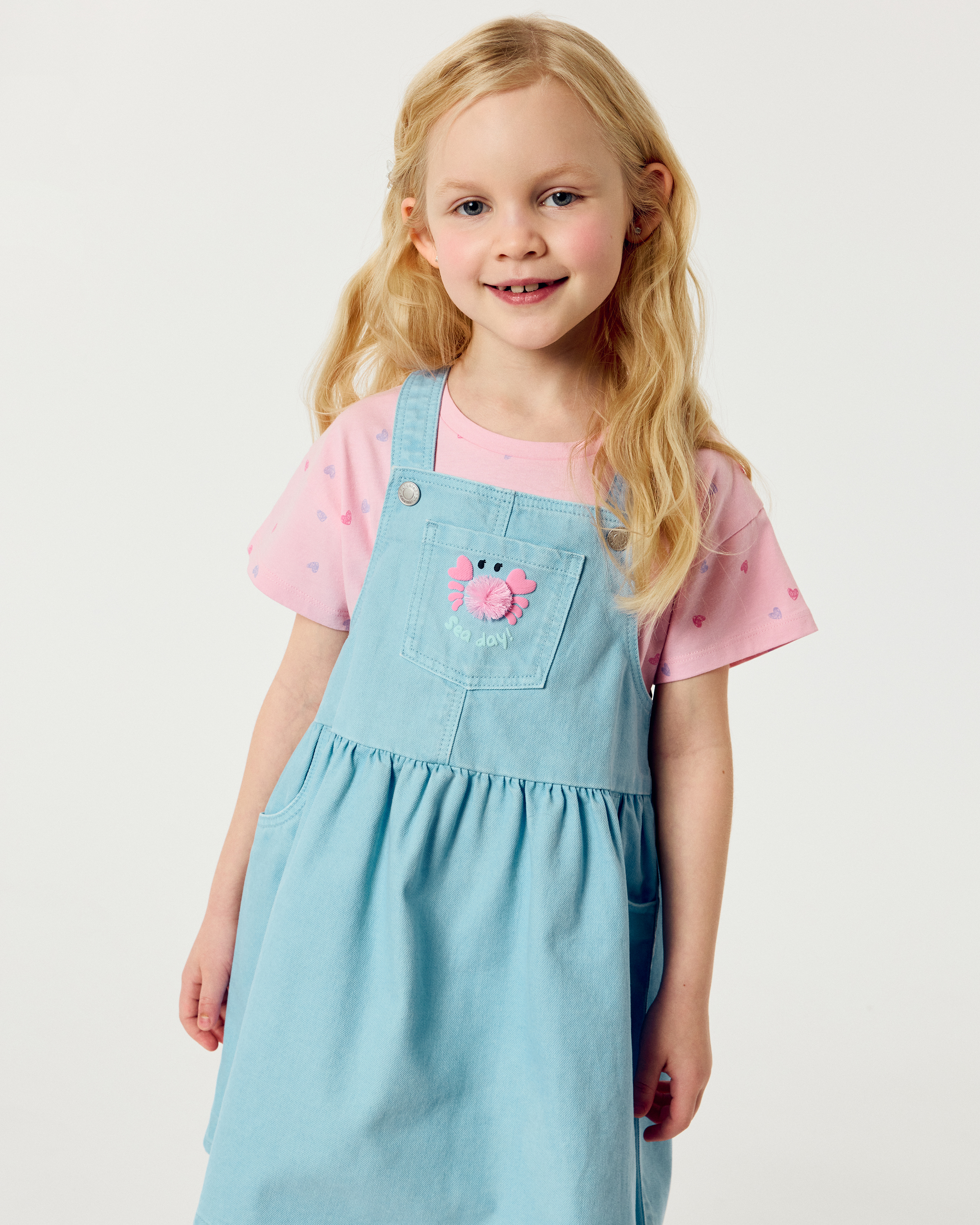 Изображение товара Сарафан Futurino 110 Джинсовый для девочки с крабом, 100% хлопок Изображение товара Сарафан Futurino 110 Джинсовый для девочки с крабом, 100% хлопок