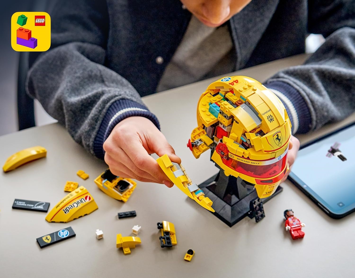 Конструктор LEGO Editions Шлем Льюиса Хэмилтона 884 дет. - фото 6