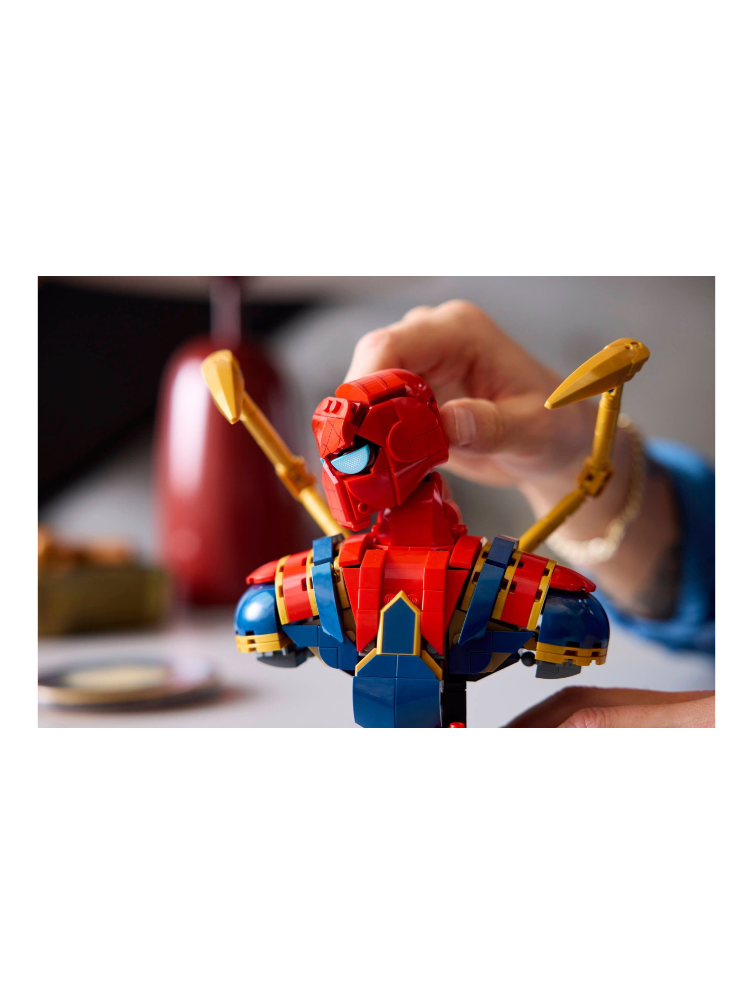 Конструктор LEGO Marvel Super Heroes Бюст Железного Паука 379 дет. - фото 7