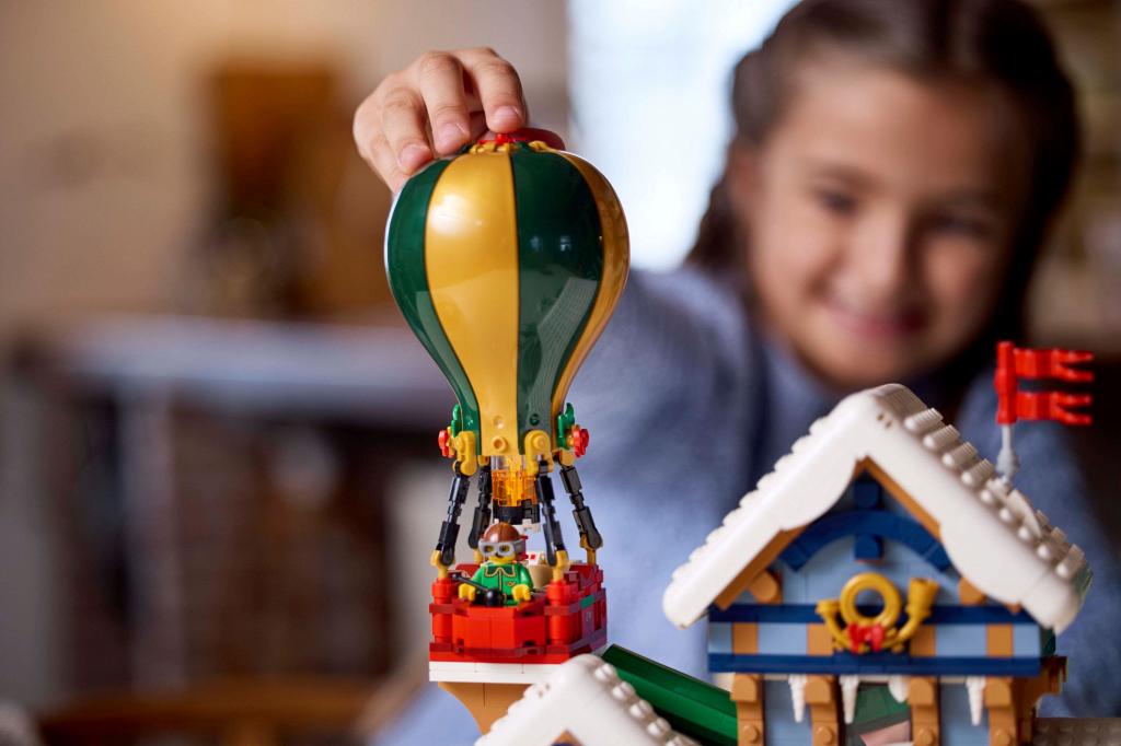 Конструктор LEGO 10339 1440 дет. - фото 6