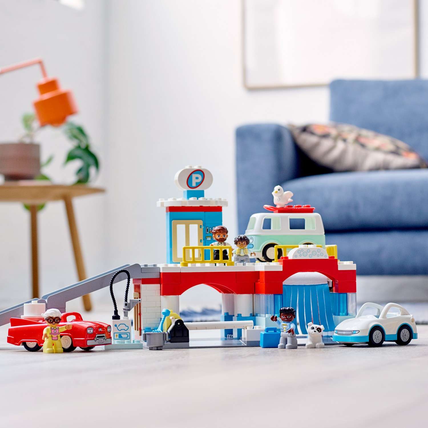 Конструктор LEGO DUPLO Town Гараж и автомойка 112 дет. - фото 12