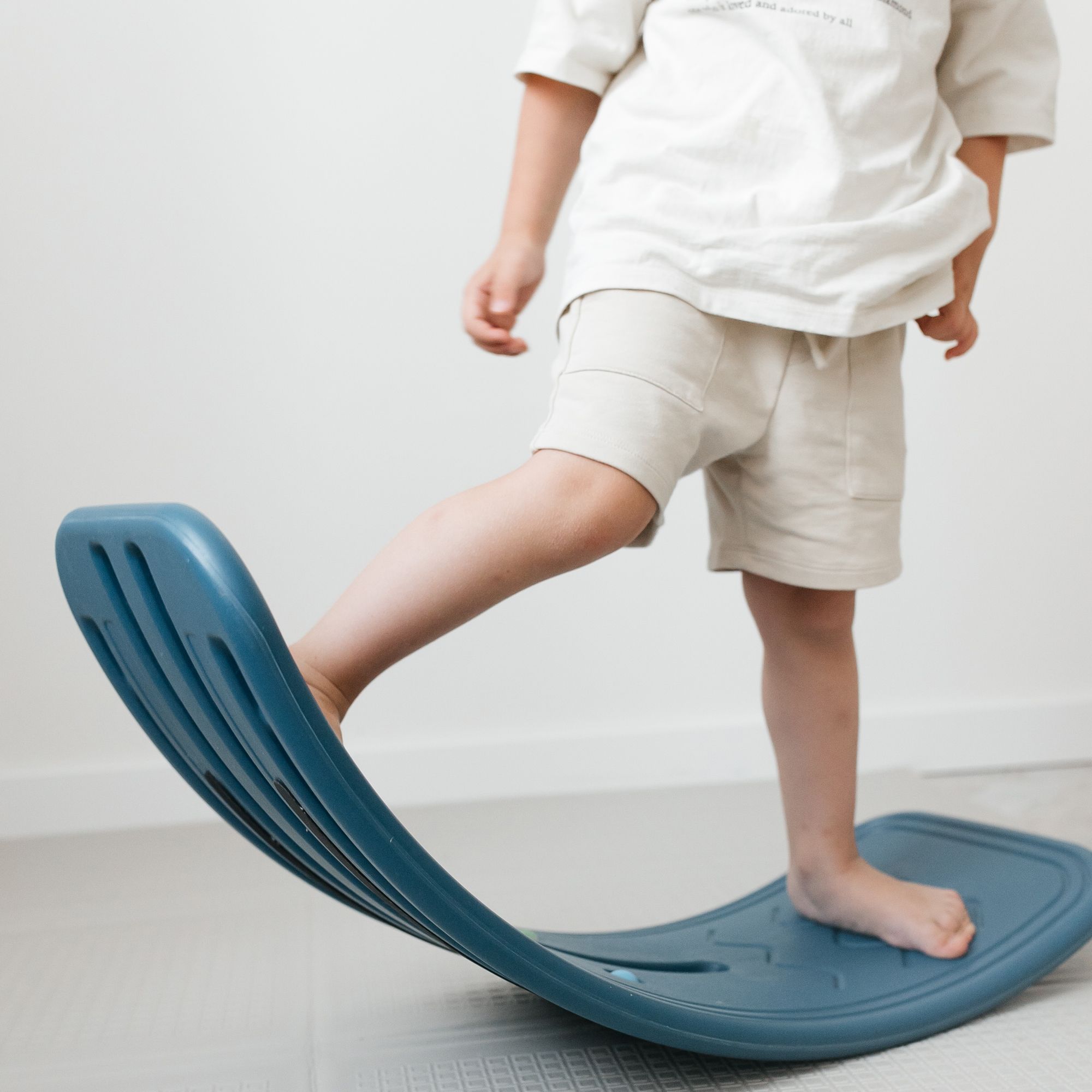 Баланс борд UNIX Kids Blue для дома пластик до 30 кг рельефная текстура противоскользящие накладки - фото 8