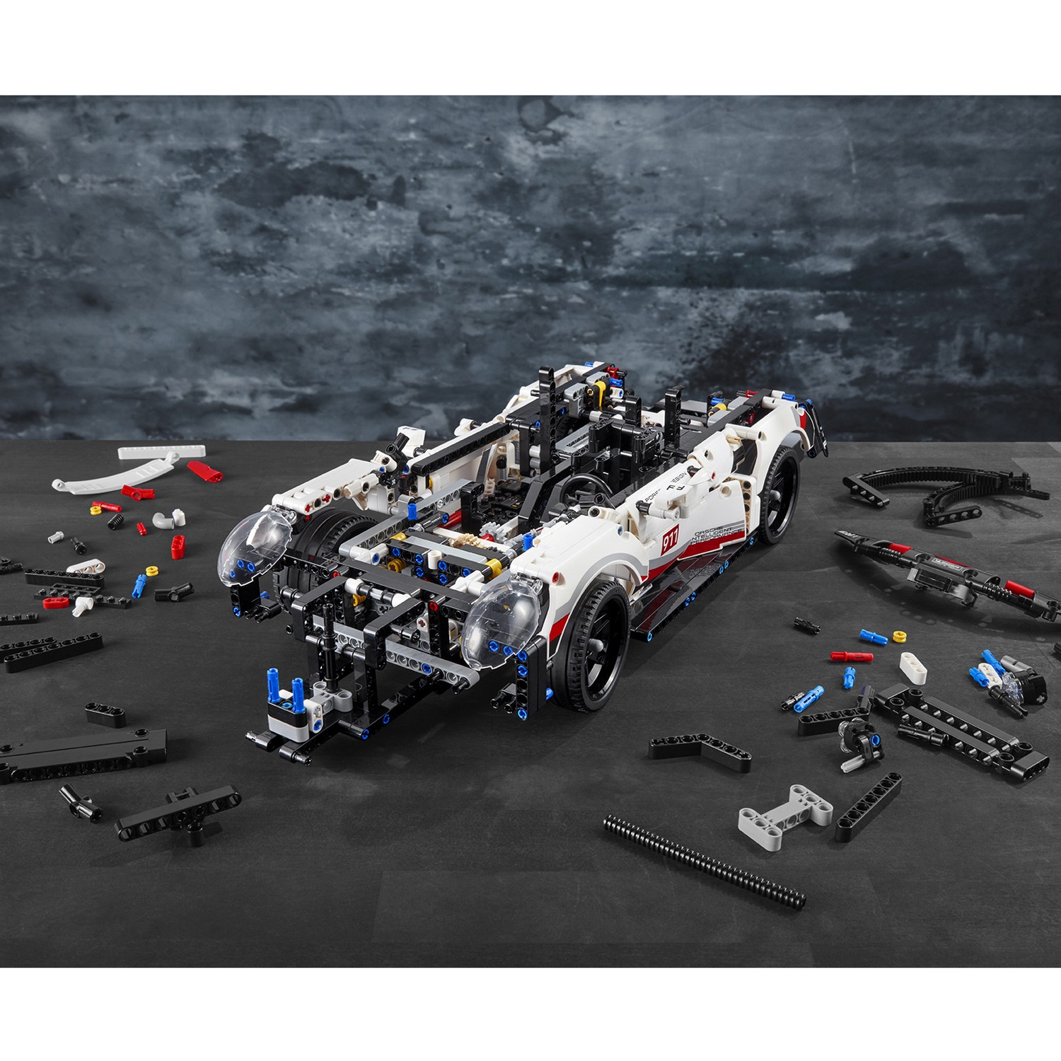 Конструктор LEGO Technic Porsche 911 RSR 1580 дет. - фото 4