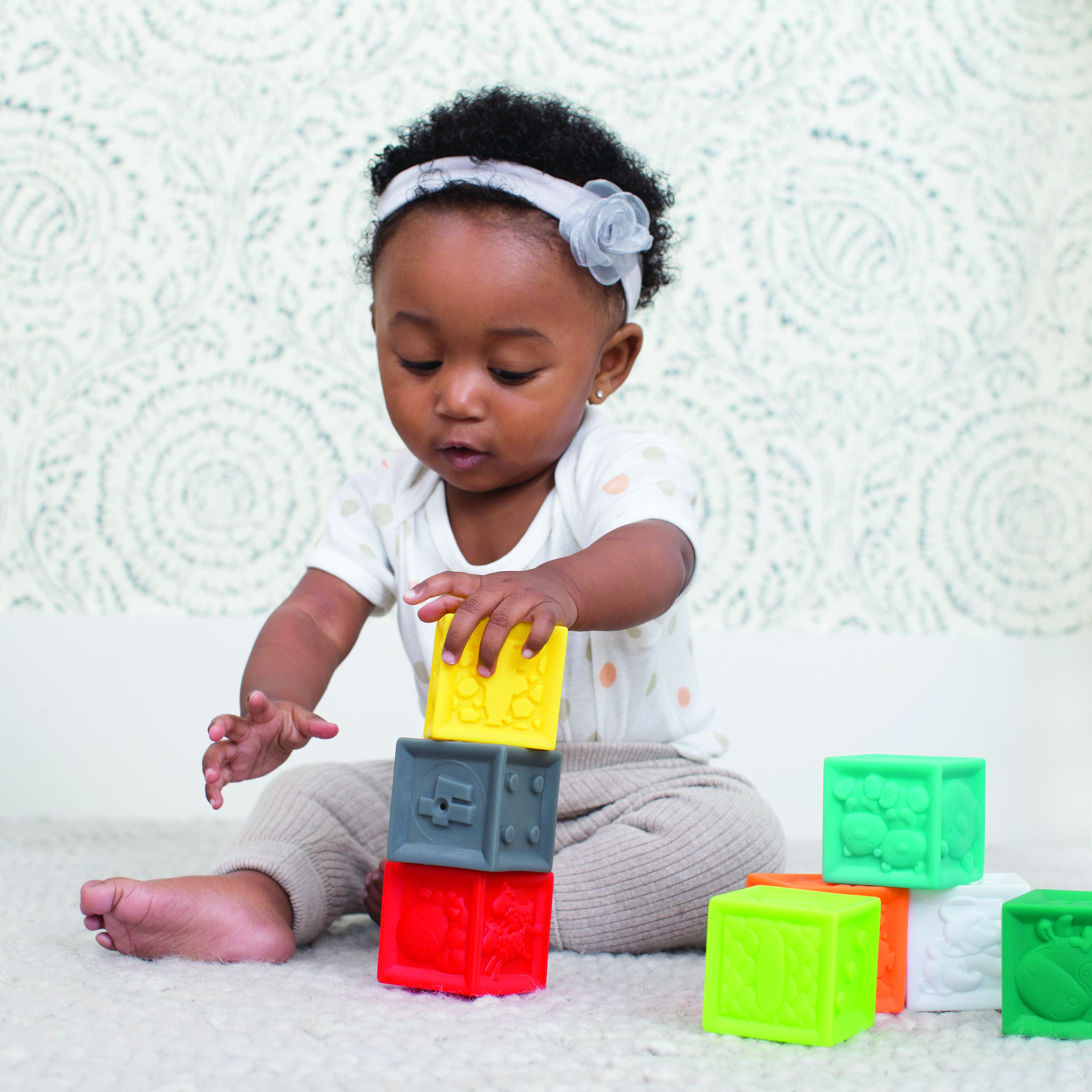Игрушка INFANTINO кубики развивающие Squeeze and Stack - фото 9