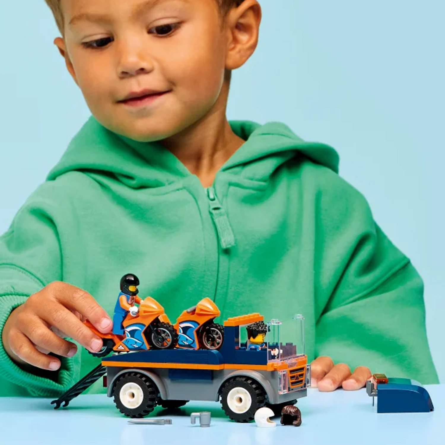 Конструктор LEGO City Транспортер для мотоциклов 88 дет. - фото 7