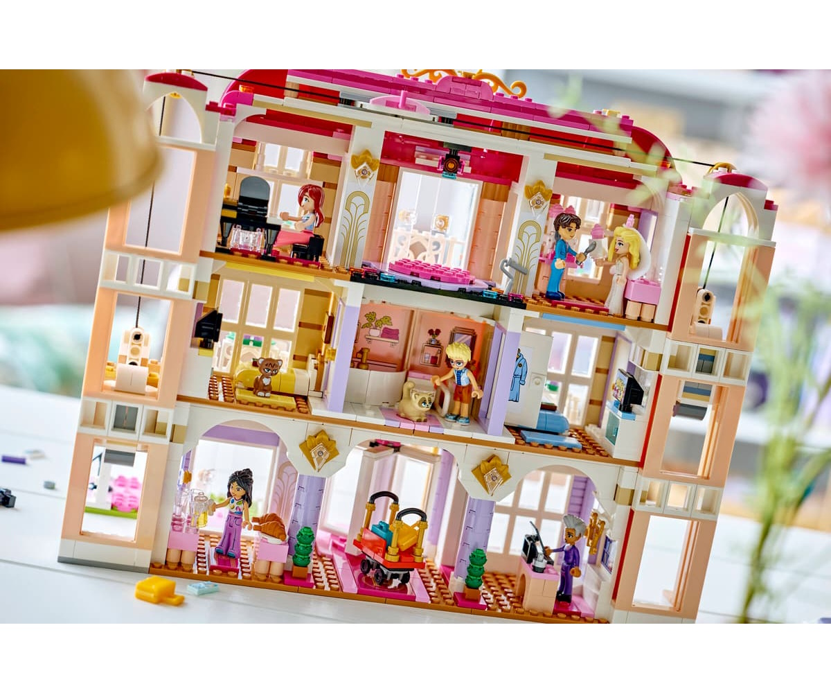 Конструктор LEGO Friends Гранд отель в Хартлэйк Сити 1406 дет. - фото 11