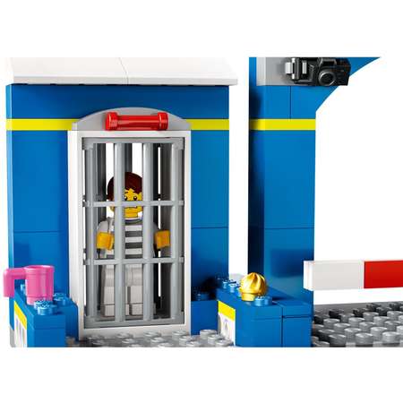 Конструктор LEGO City Побег из полицейского участка блочный