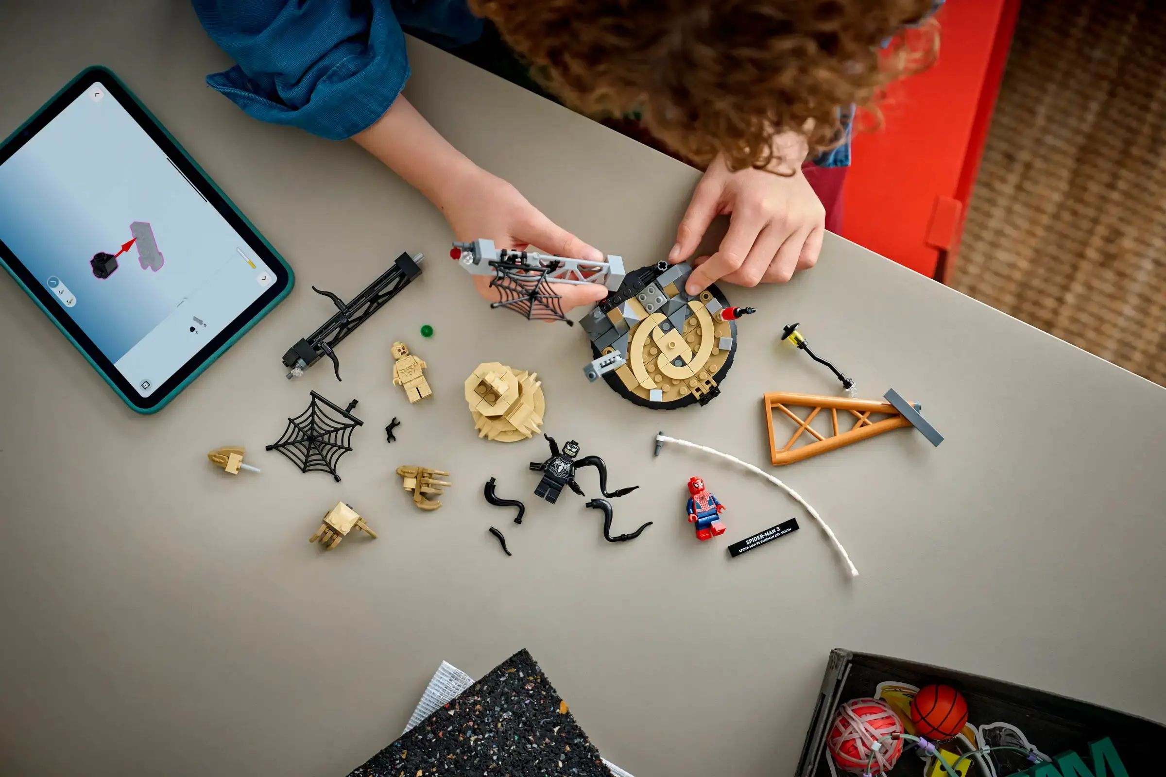 Конструктор LEGO Marvel Super Heroes Человек-паук против Песочного 201 дет. - фото 9