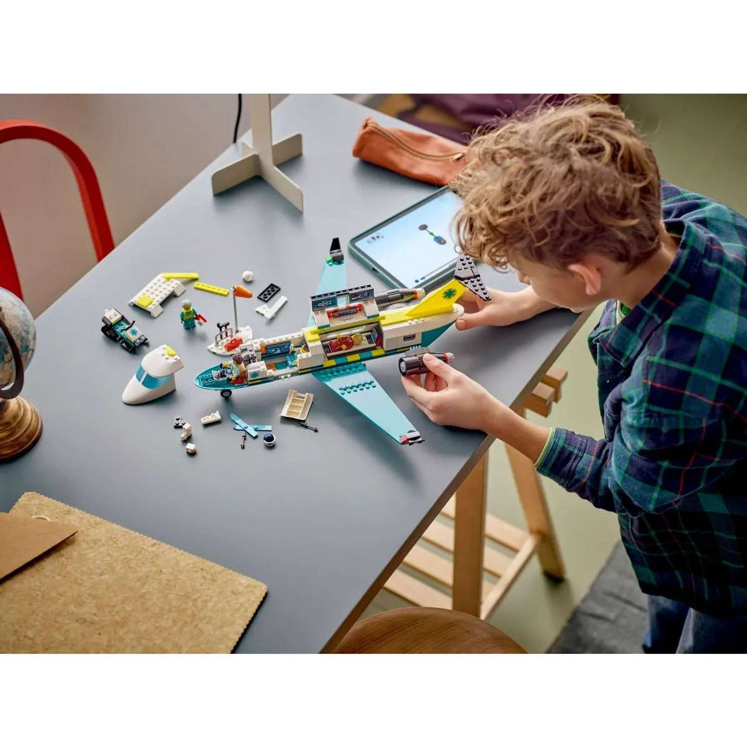 Конструктор LEGO City Самолет скорой помощи блочный - фото 9