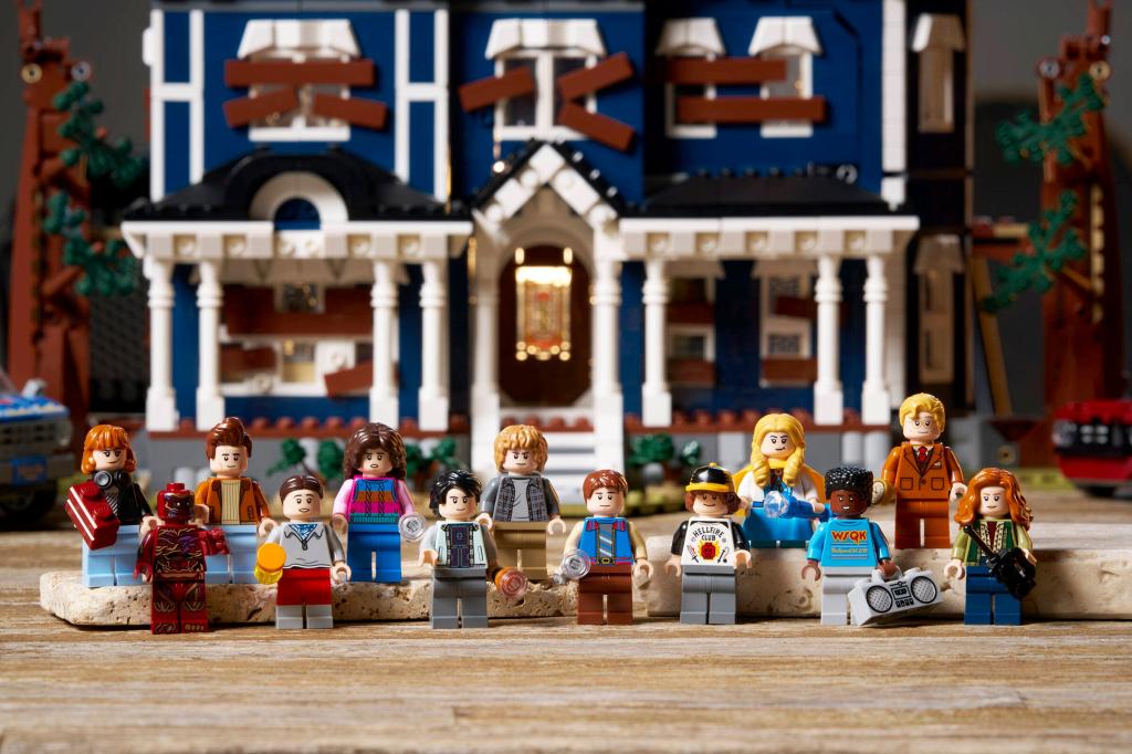 Конструктор LEGO Icons 11370 2593 дет. - фото 8