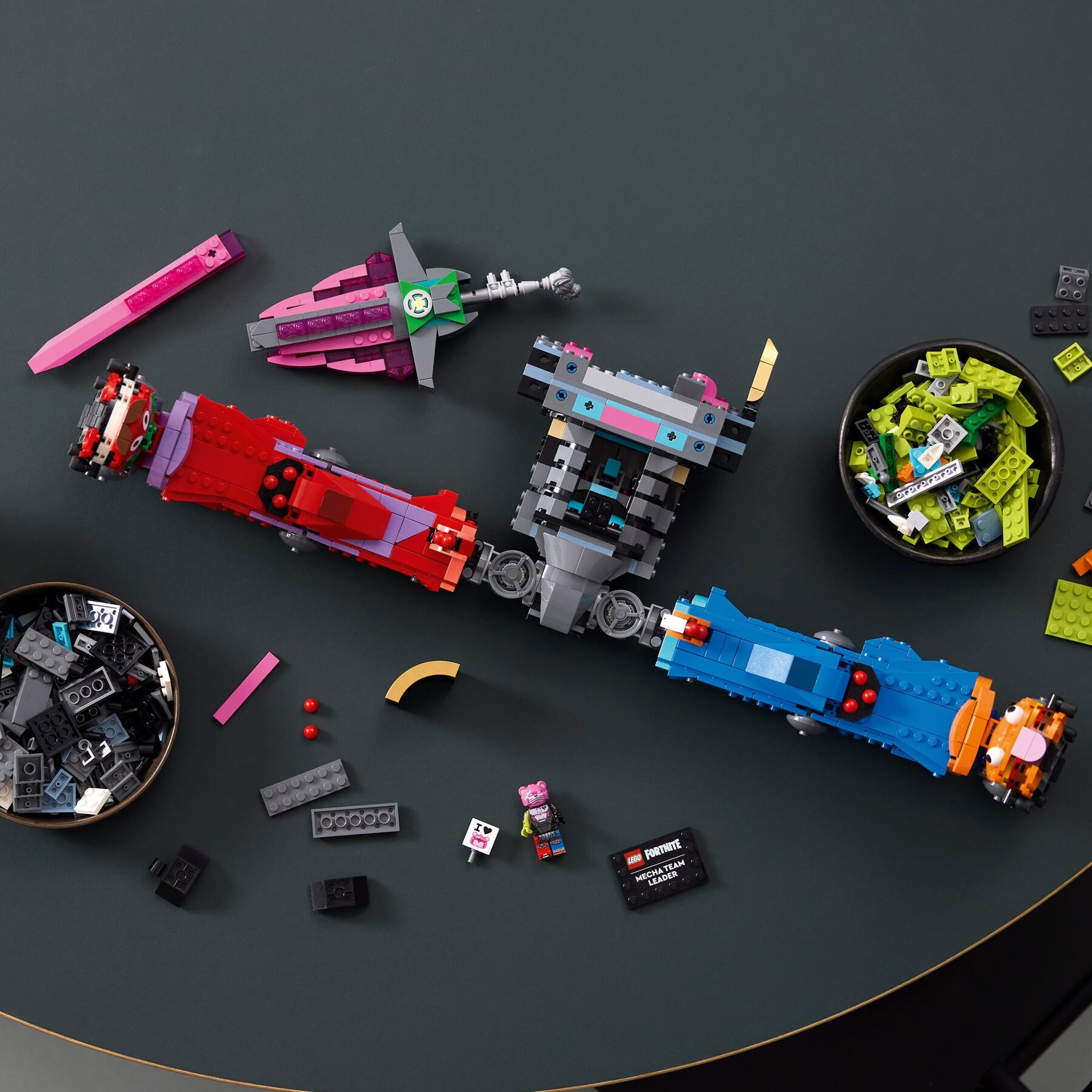 Конструктор LEGO Fortnite 77078 2503 дет. - фото 3