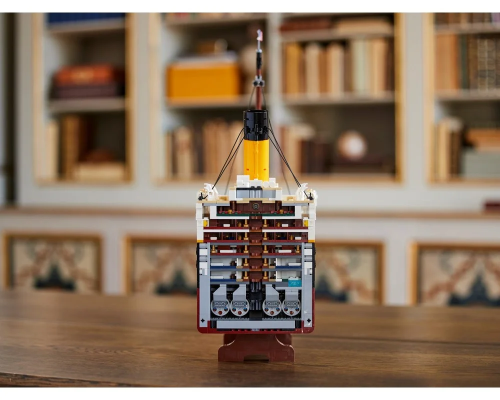 Конструктор LEGO Creator Expert 10294 9090 дет. - фото 17
