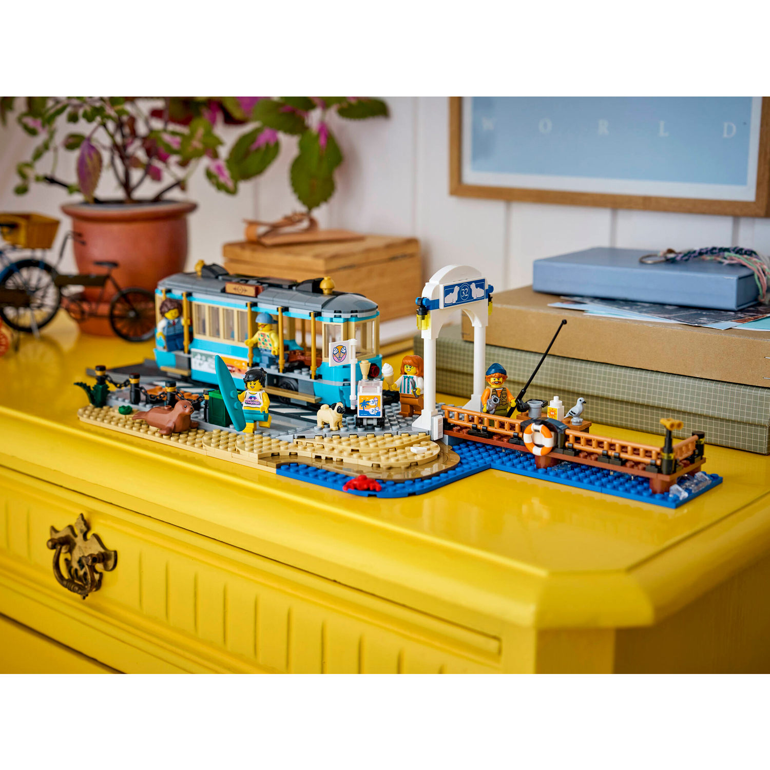 Конструктор LEGO City Классический пляжный трамвай 693 дет. - фото 12