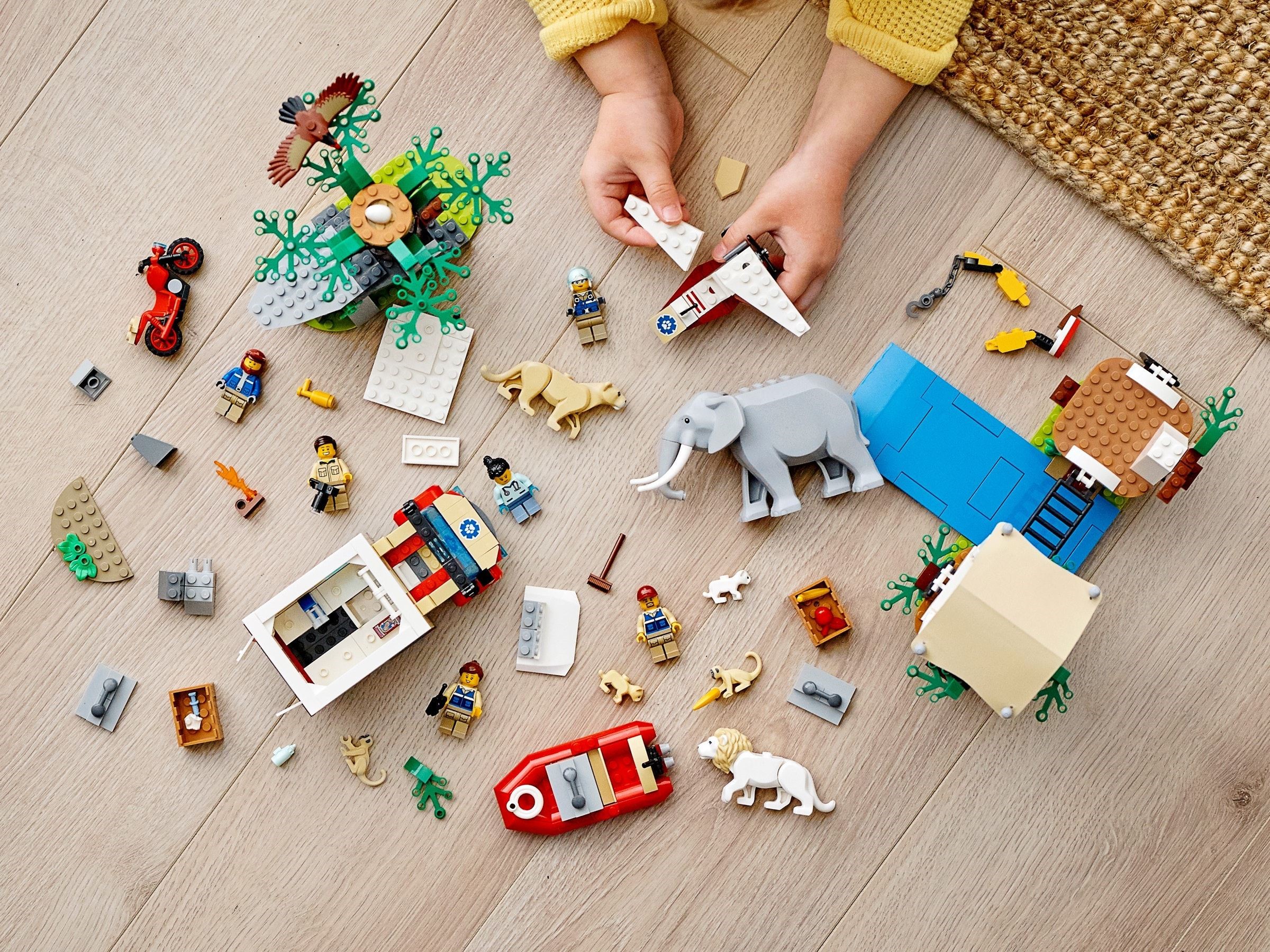 Конструктор LEGO City 60307 915 дет. - фото 11