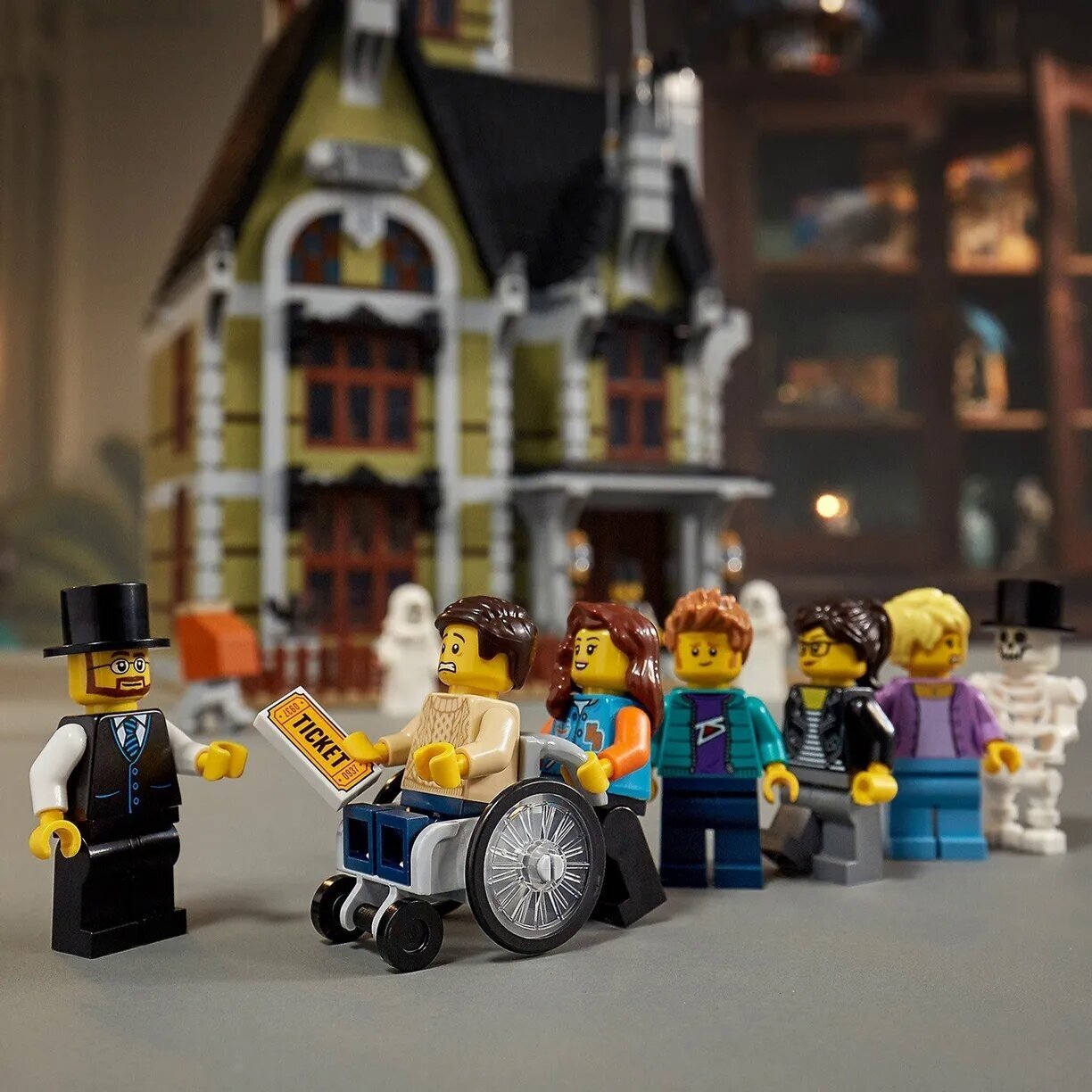 Конструктор LEGO Icons 3231 дет. - фото 21