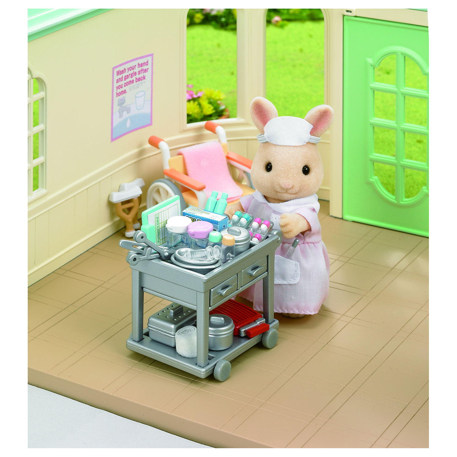 Игровой набор Sylvanian Families Медсестра с аксессуарами - фото 6