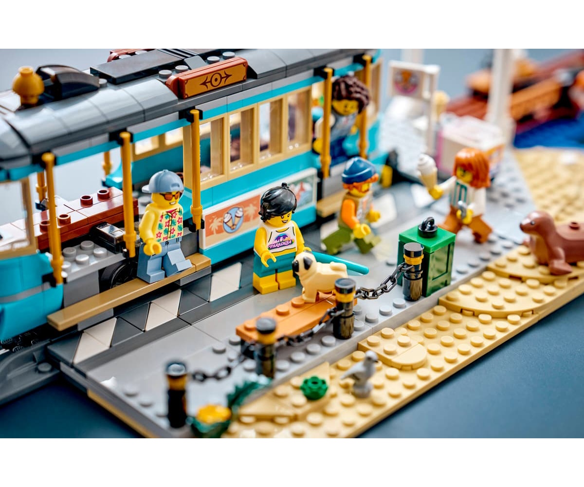 Конструктор LEGO City Классический пляжный трамвай 693 дет. - фото 8